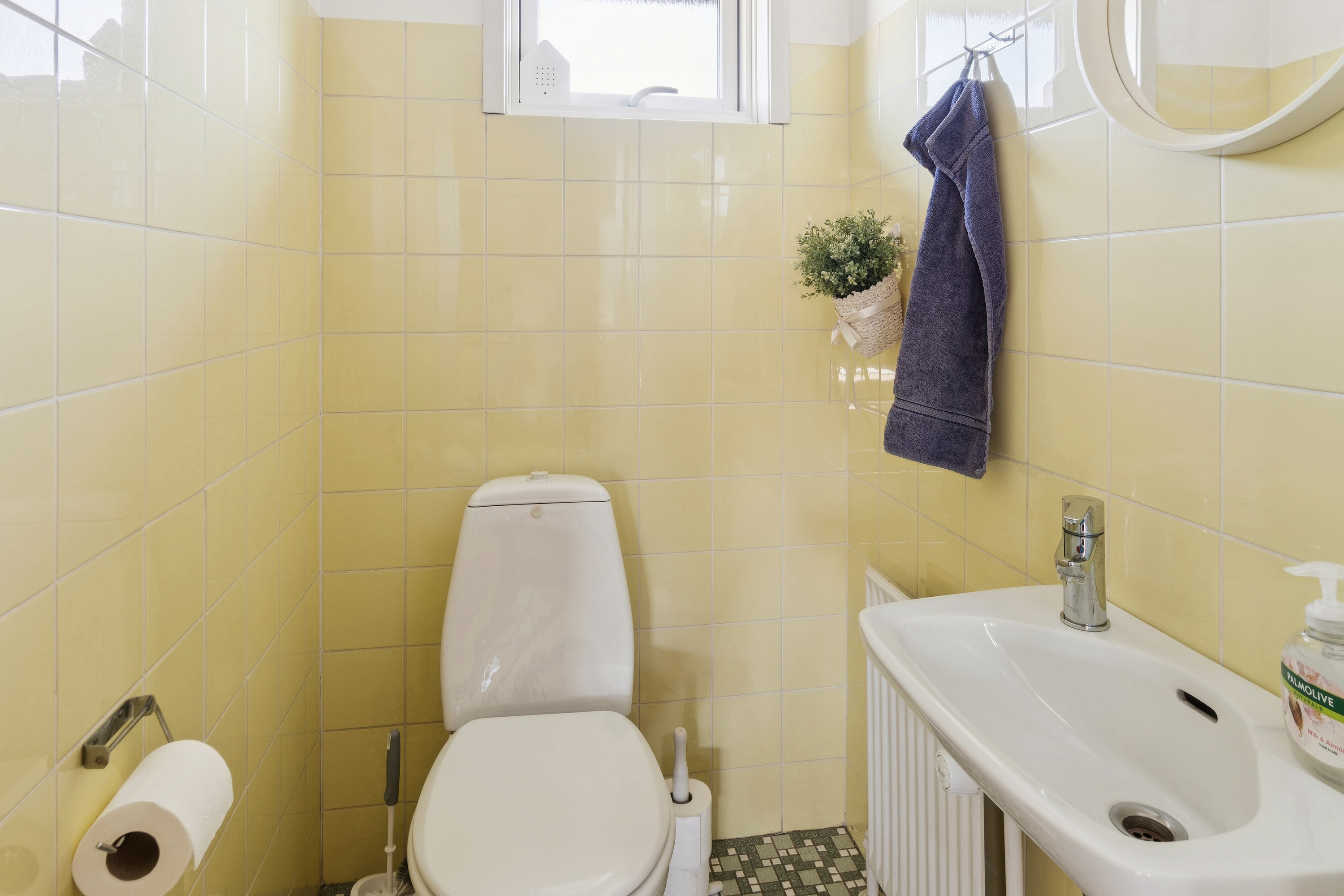 Fremhævet toilet billede i fuldskærmstilstand. Billede af Granlyvænget 8, 4400 Kalundborg