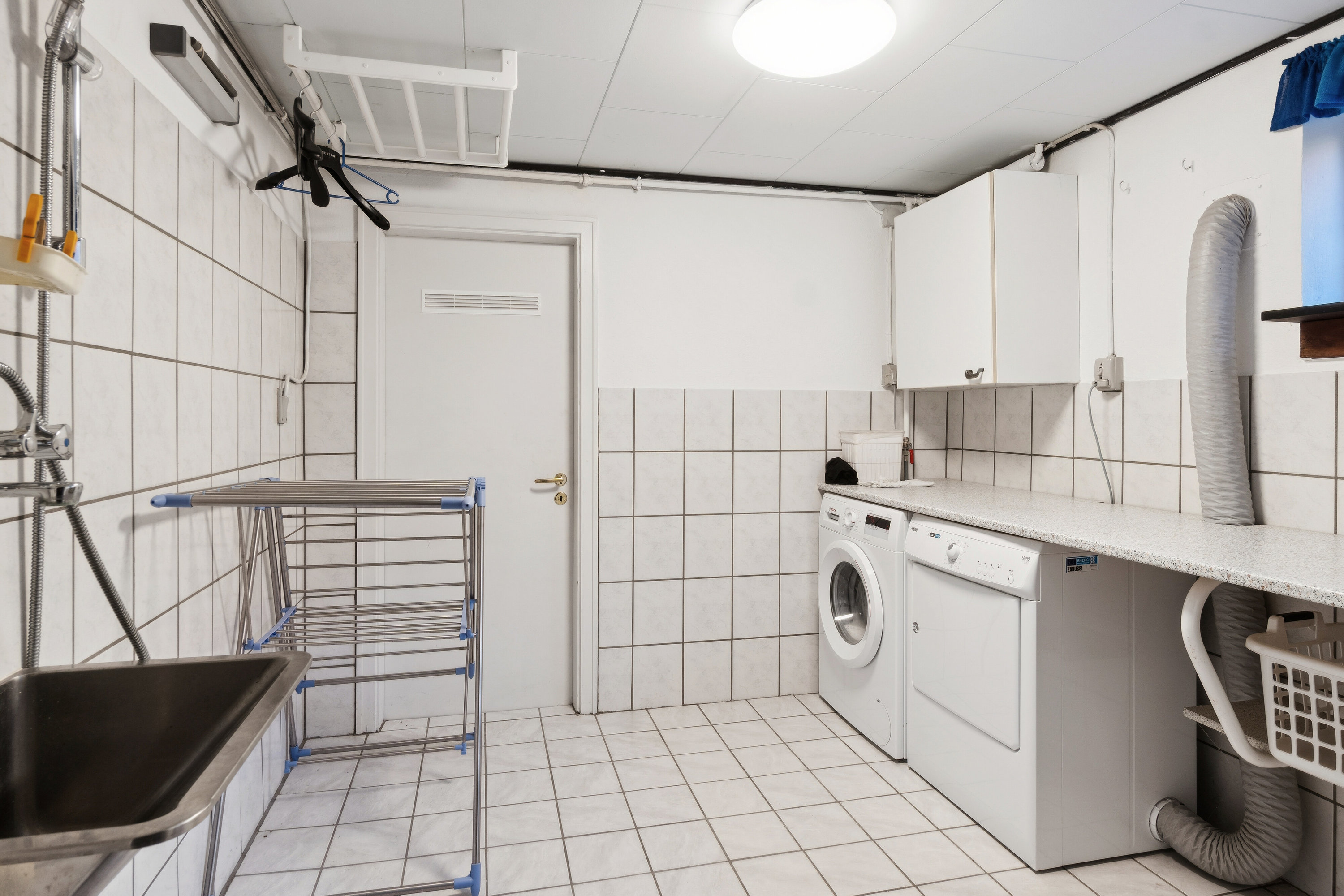 Fremhævet badeværelse billede i fuldskærmstilstand. Billede af Granlyvænget 8, 4400 Kalundborg