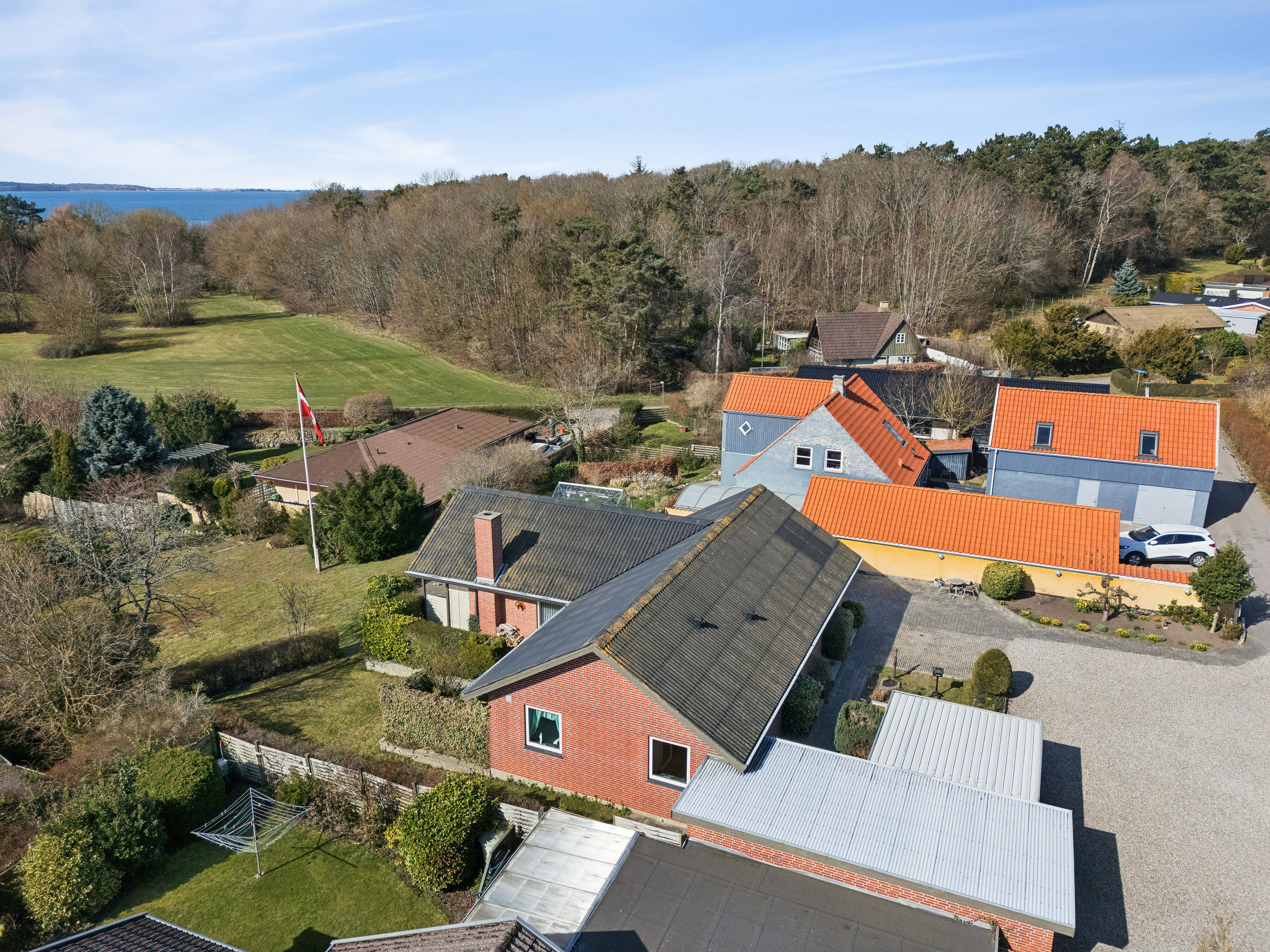 Fremhævet udendørs billede i fuldskærmstilstand. Billede af Granlyvænget 8, 4400 Kalundborg