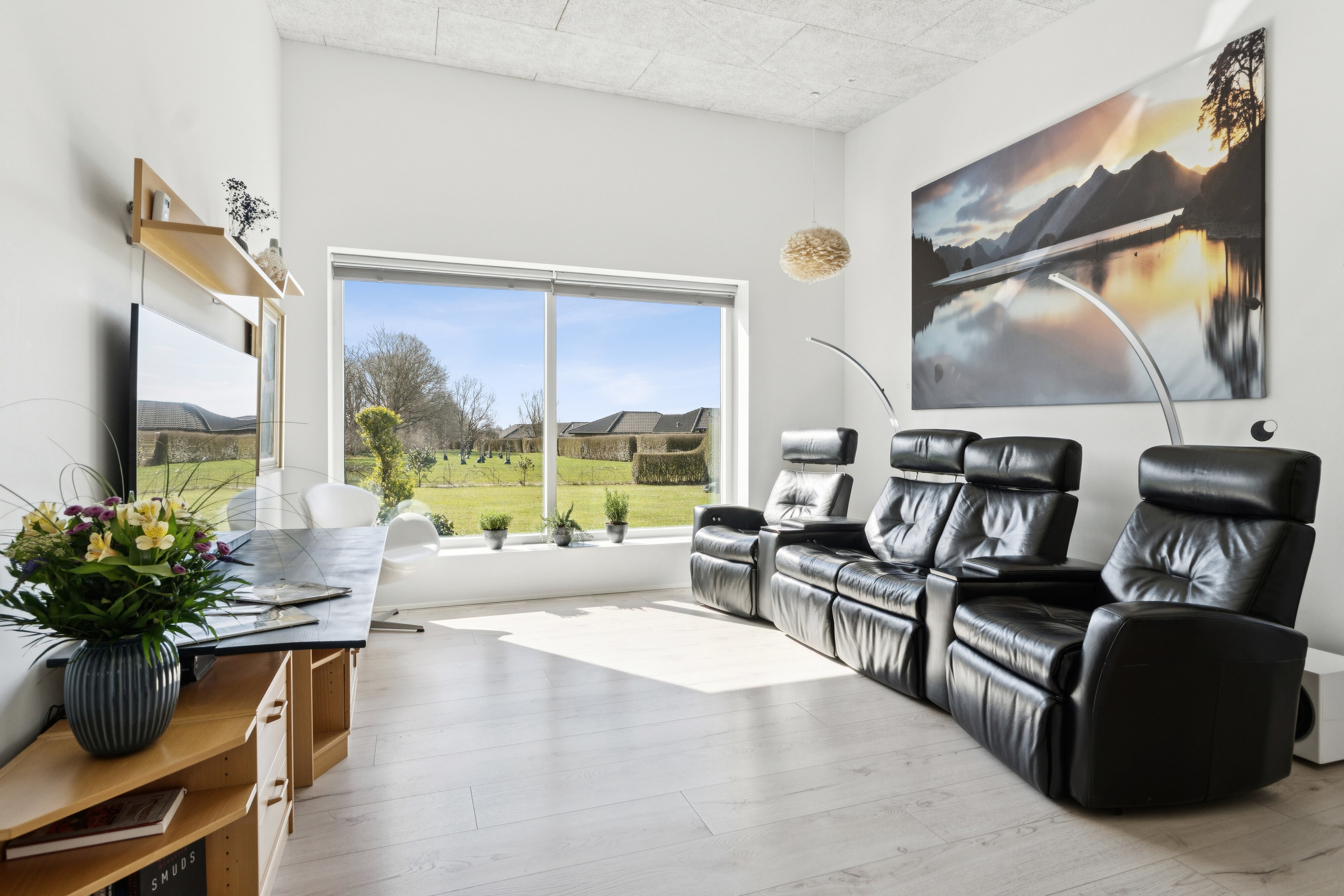 Fremhævet stue billede i fuldskærmstilstand. Billede af Svaneparken 253, 7430 Ikast