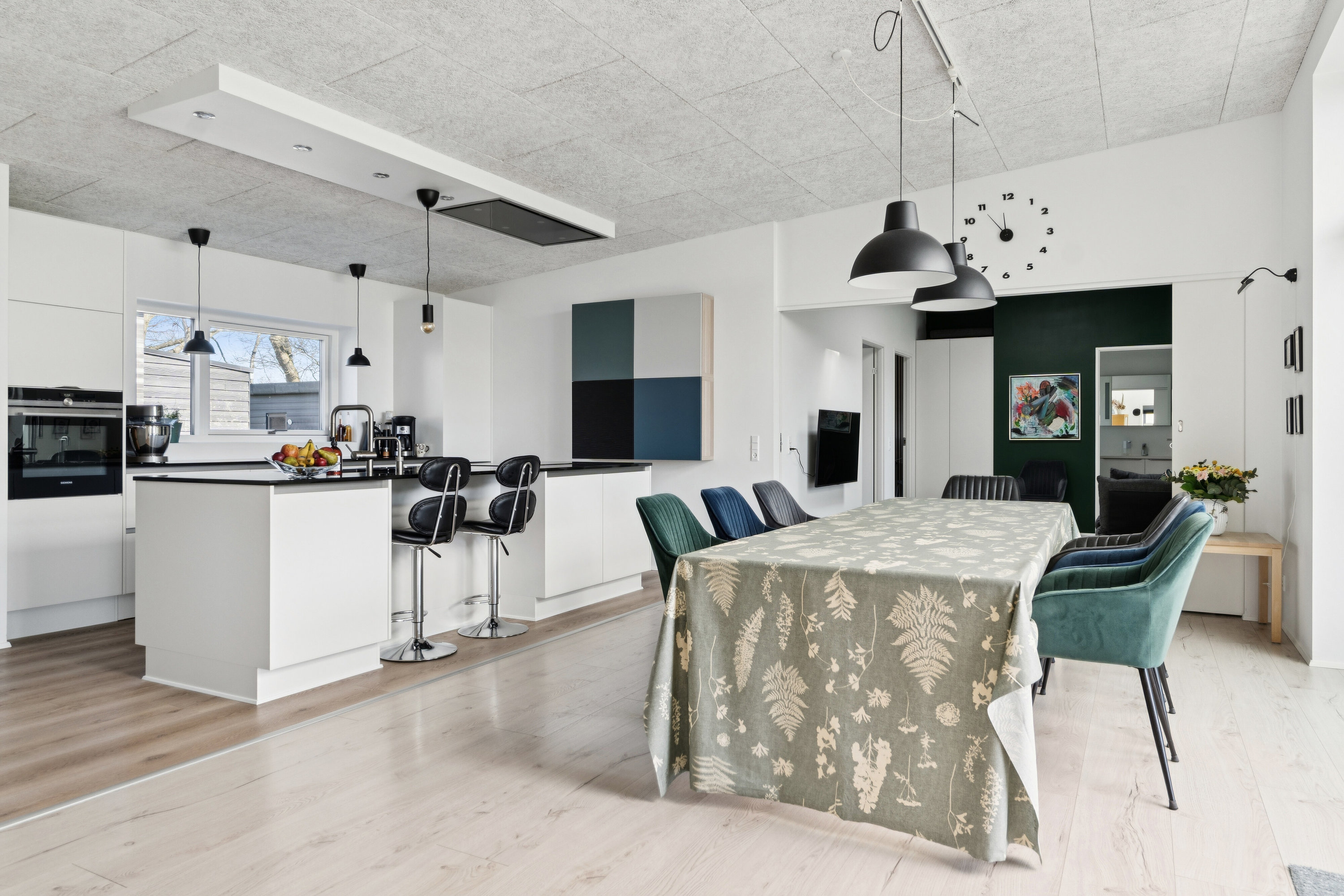 Fremhævet spisestue billede i fuldskærmstilstand. Billede af Svaneparken 253, 7430 Ikast