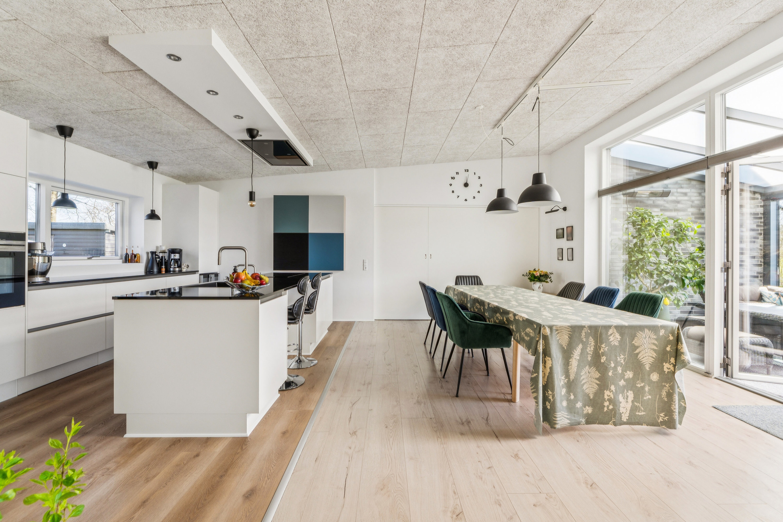 Fremhævet spisestue billede i fuldskærmstilstand. Billede af Svaneparken 253, 7430 Ikast