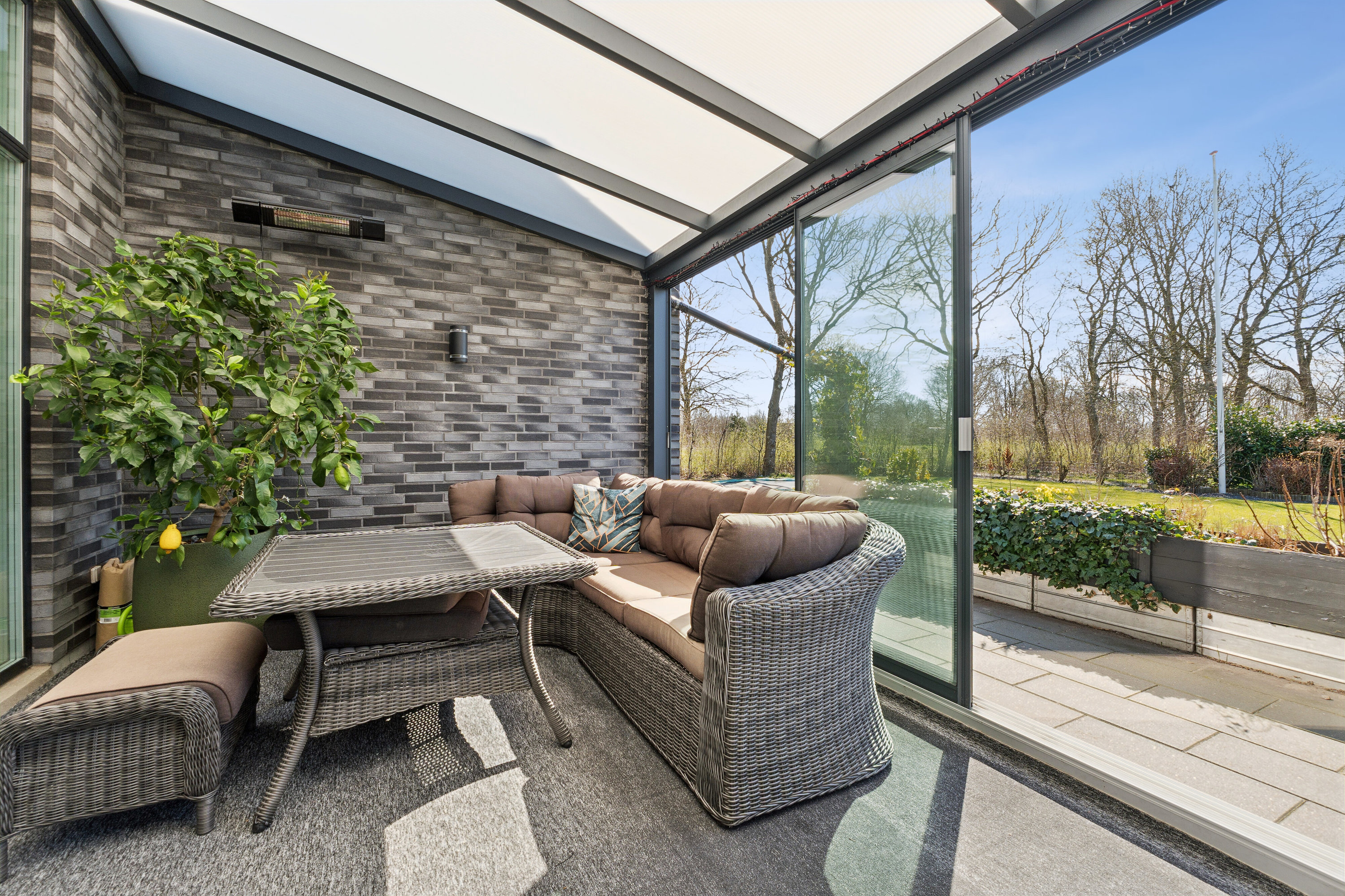 Fremhævet overdækket terrasse billede i fuldskærmstilstand. Billede af Svaneparken 253, 7430 Ikast