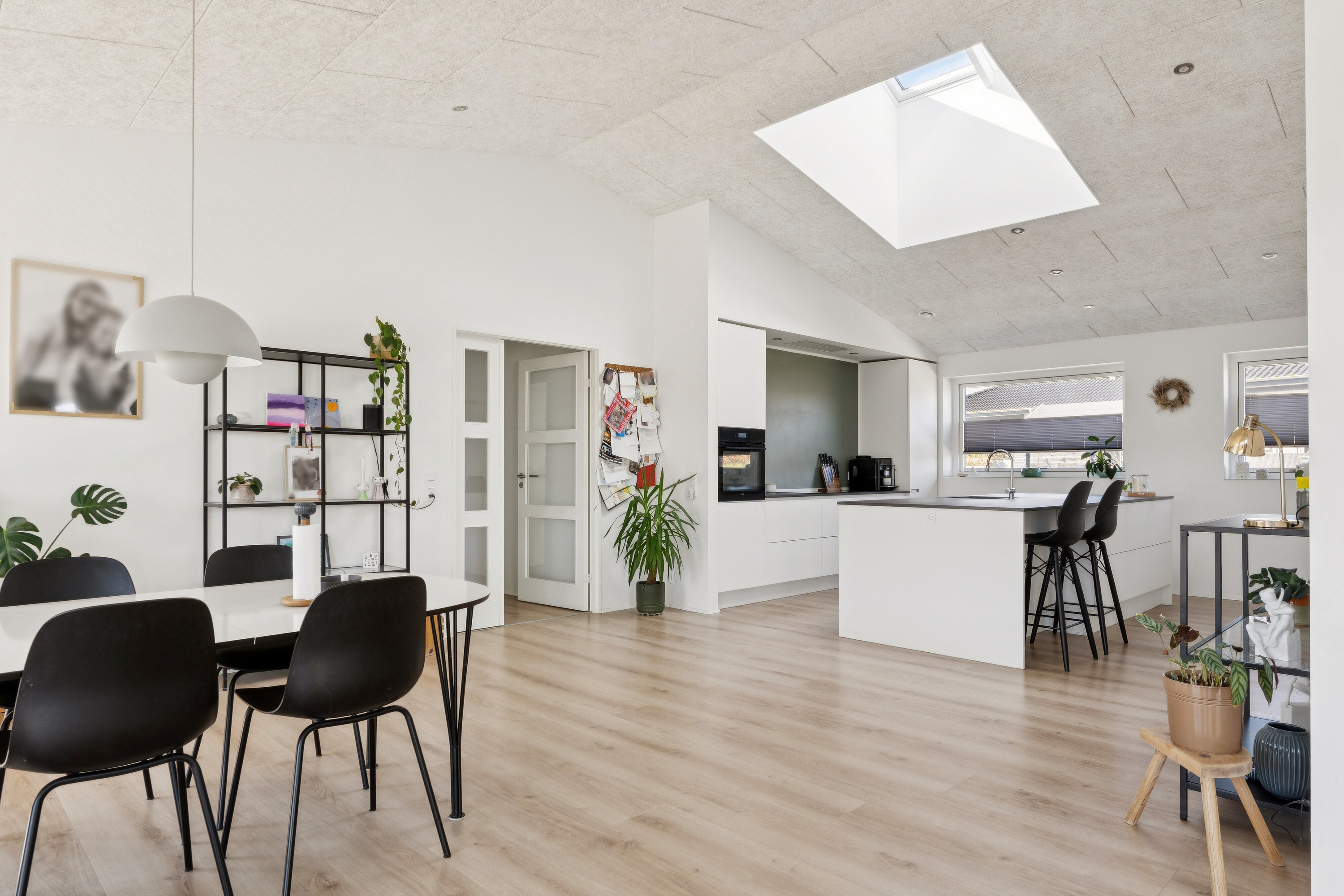 Fremhævet køkken billede i fuldskærmstilstand. Billede af Jytte Borbergs Vej 17, 8620 Kjellerup