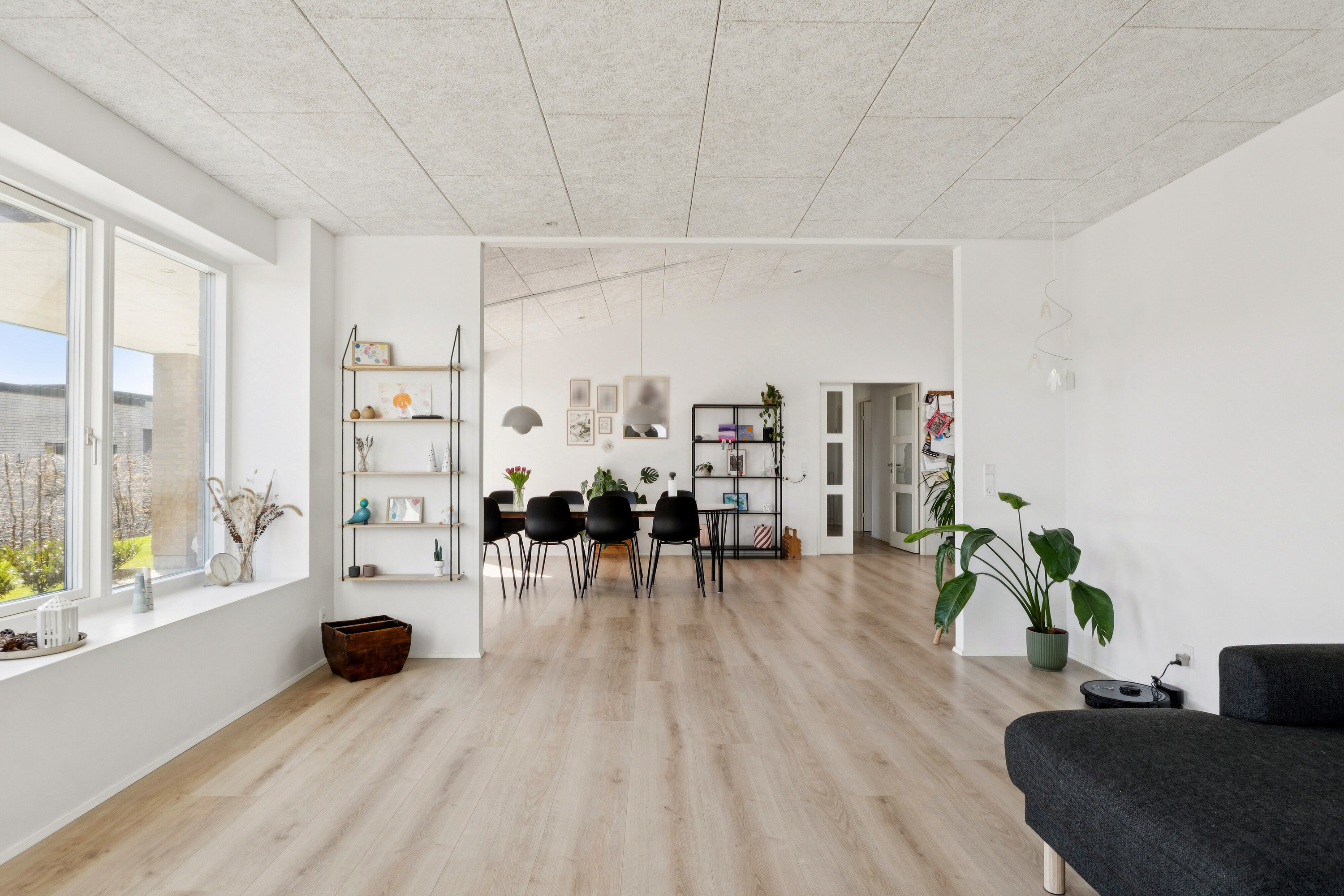 Fremhævet stue billede i fuldskærmstilstand. Billede af Jytte Borbergs Vej 17, 8620 Kjellerup