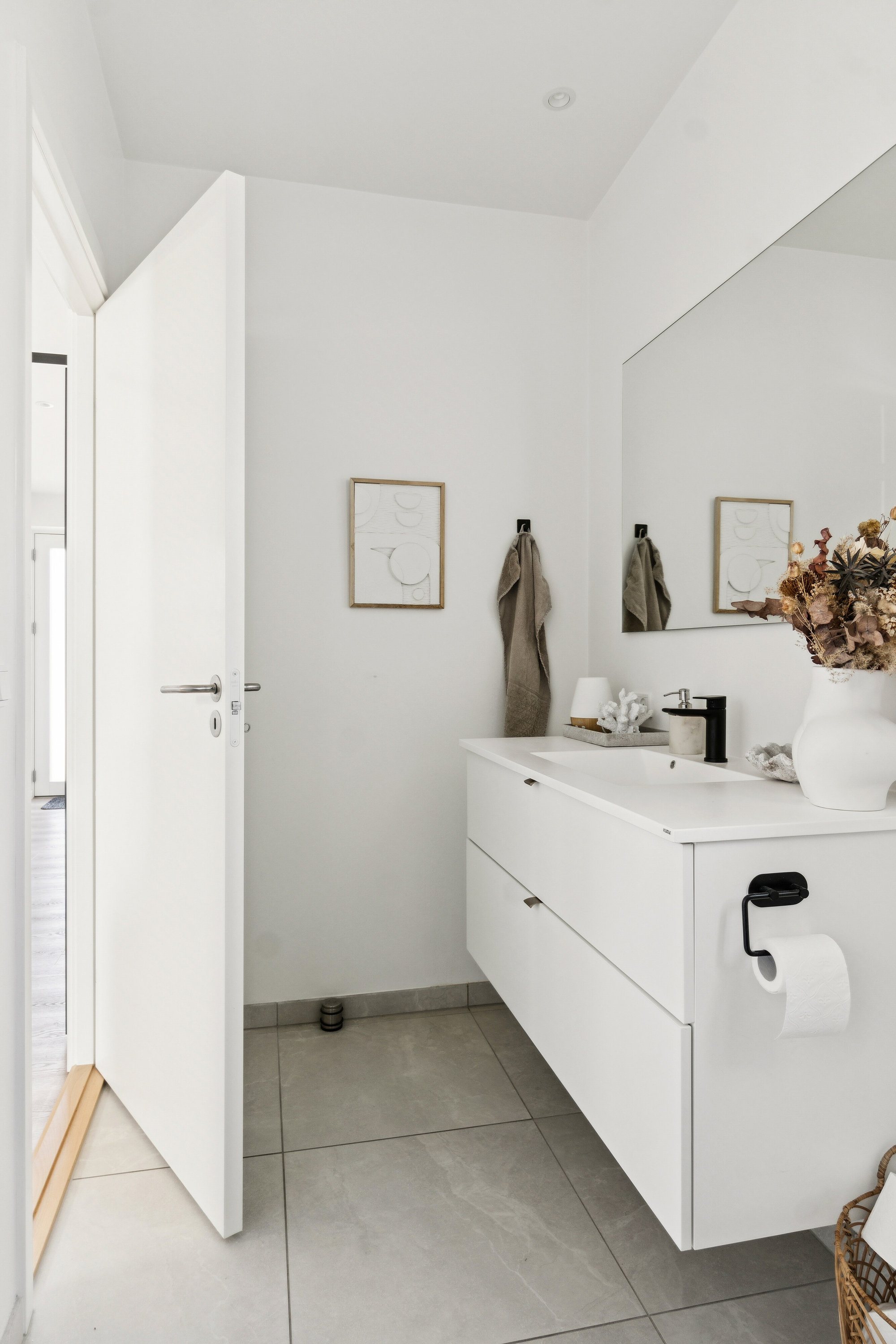 Fremhævet badeværelse billede i fuldskærmstilstand. Billede af Eskelunden 12, 4700 Næstved