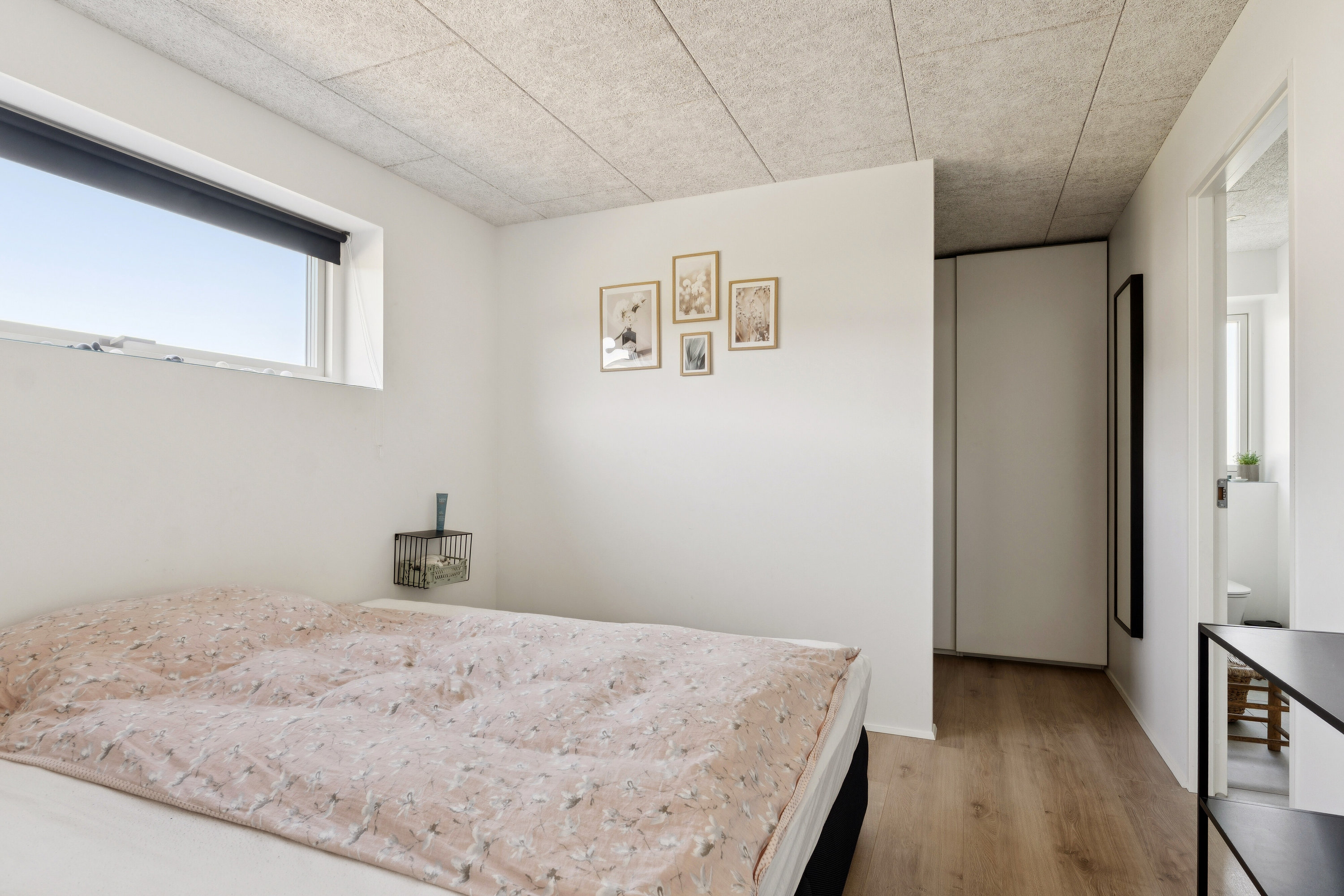 Fremhævet soveværelse billede i fuldskærmstilstand. Billede af Jytte Borbergs Vej 17, 8620 Kjellerup