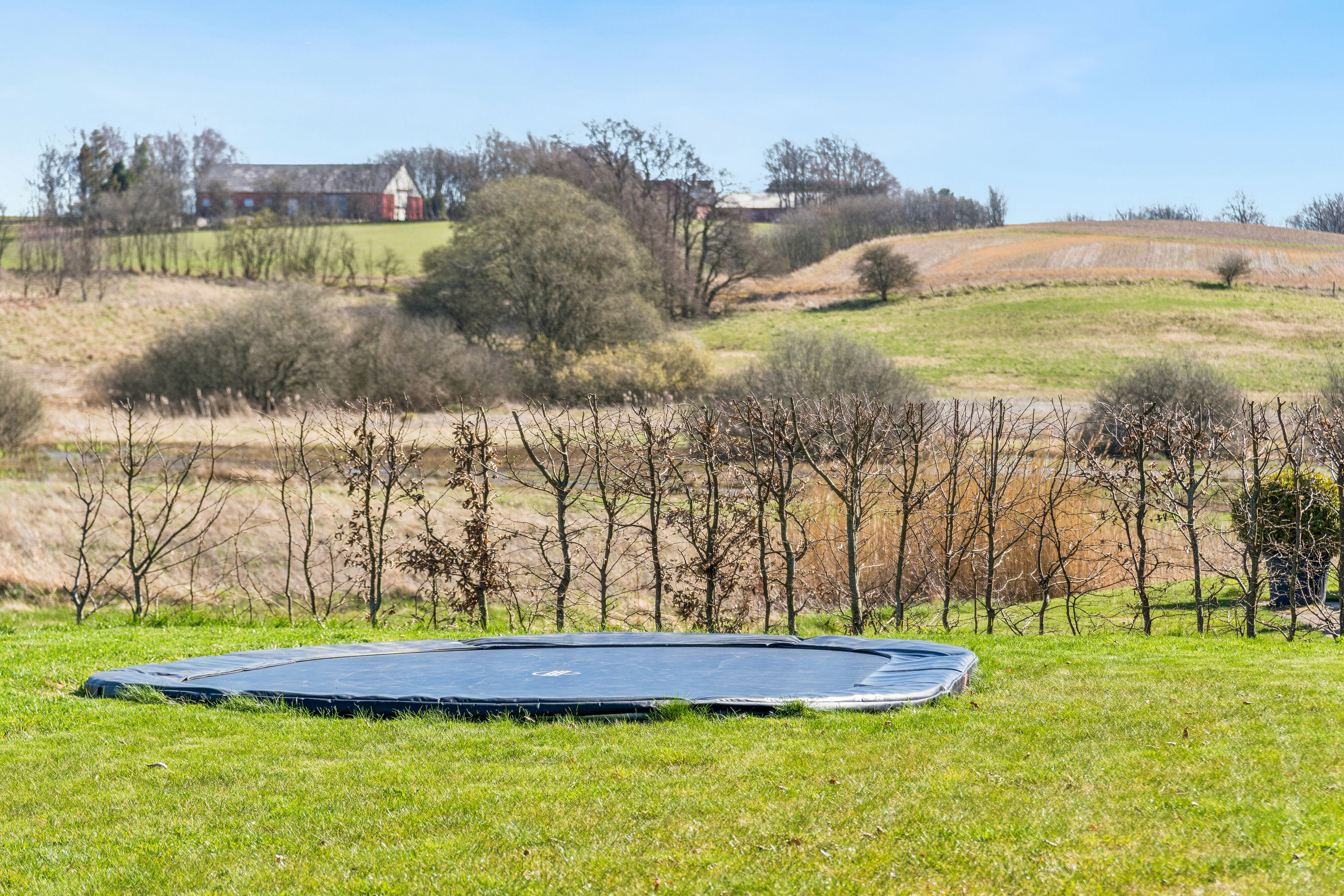 Fremhævet udendørs billede i fuldskærmstilstand. Billede af Jytte Borbergs Vej 17, 8620 Kjellerup