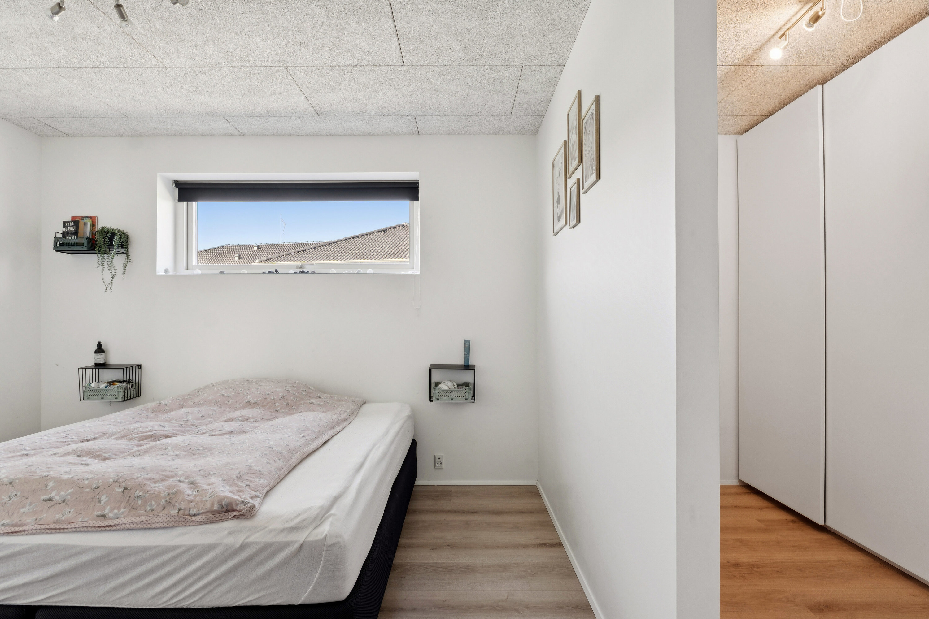 Fremhævet soveværelse billede i fuldskærmstilstand. Billede af Jytte Borbergs Vej 17, 8620 Kjellerup