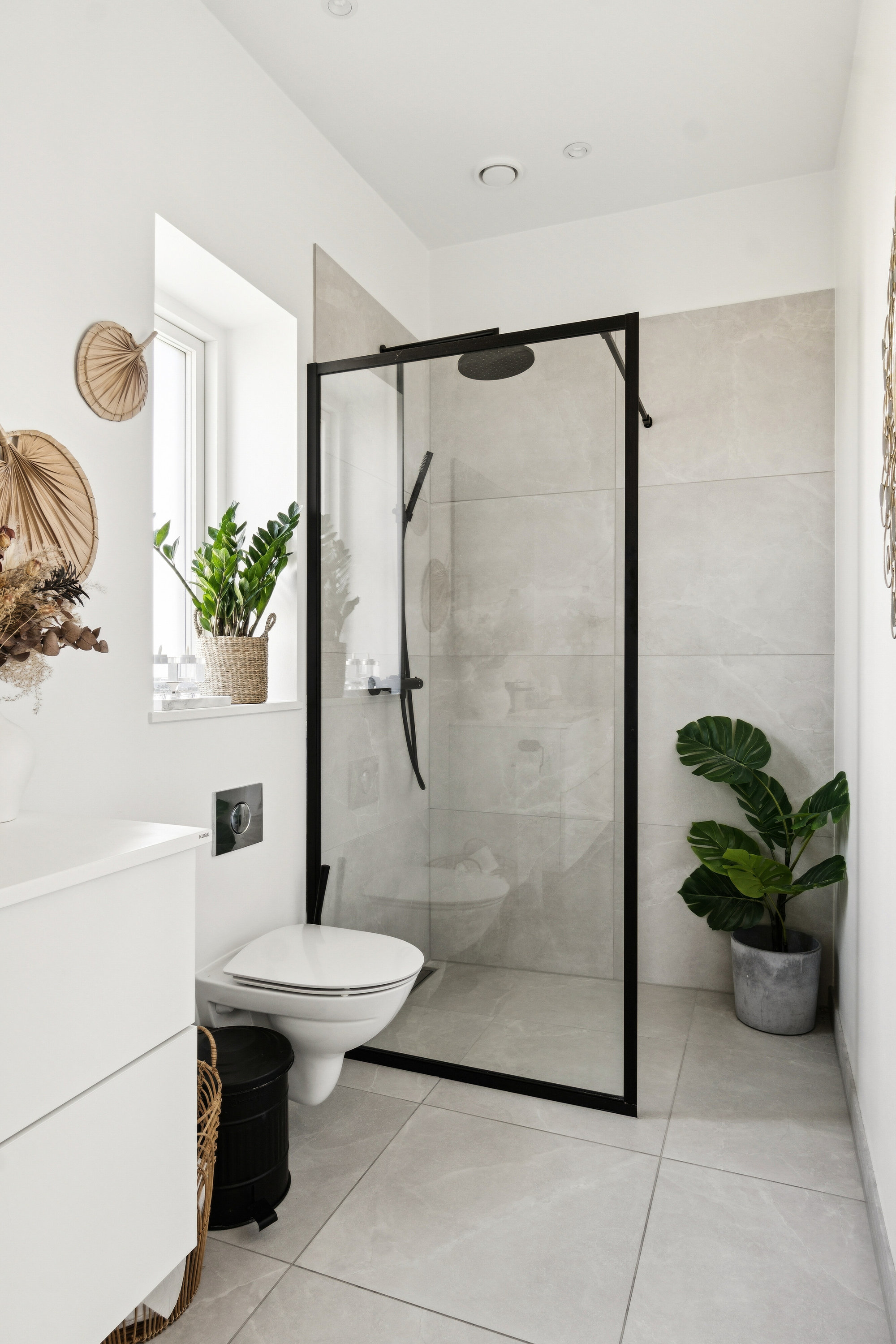 Fremhævet badeværelse billede i fuldskærmstilstand. Billede af Eskelunden 12, 4700 Næstved