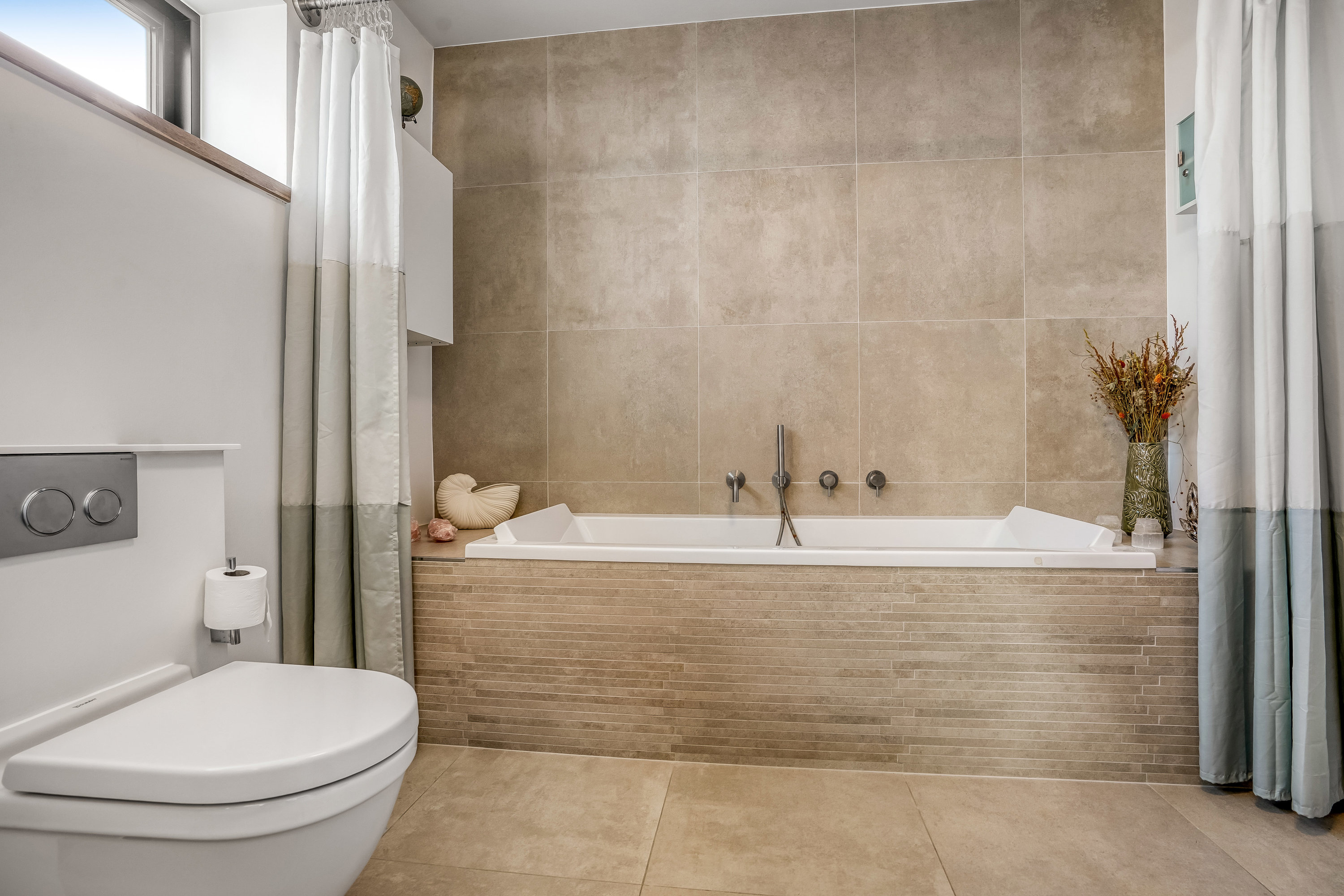 Fremhævet badeværelse billede i fuldskærmstilstand. Billede af Møllehøjvej 101, Sønder Nærå, 5792 Årslev