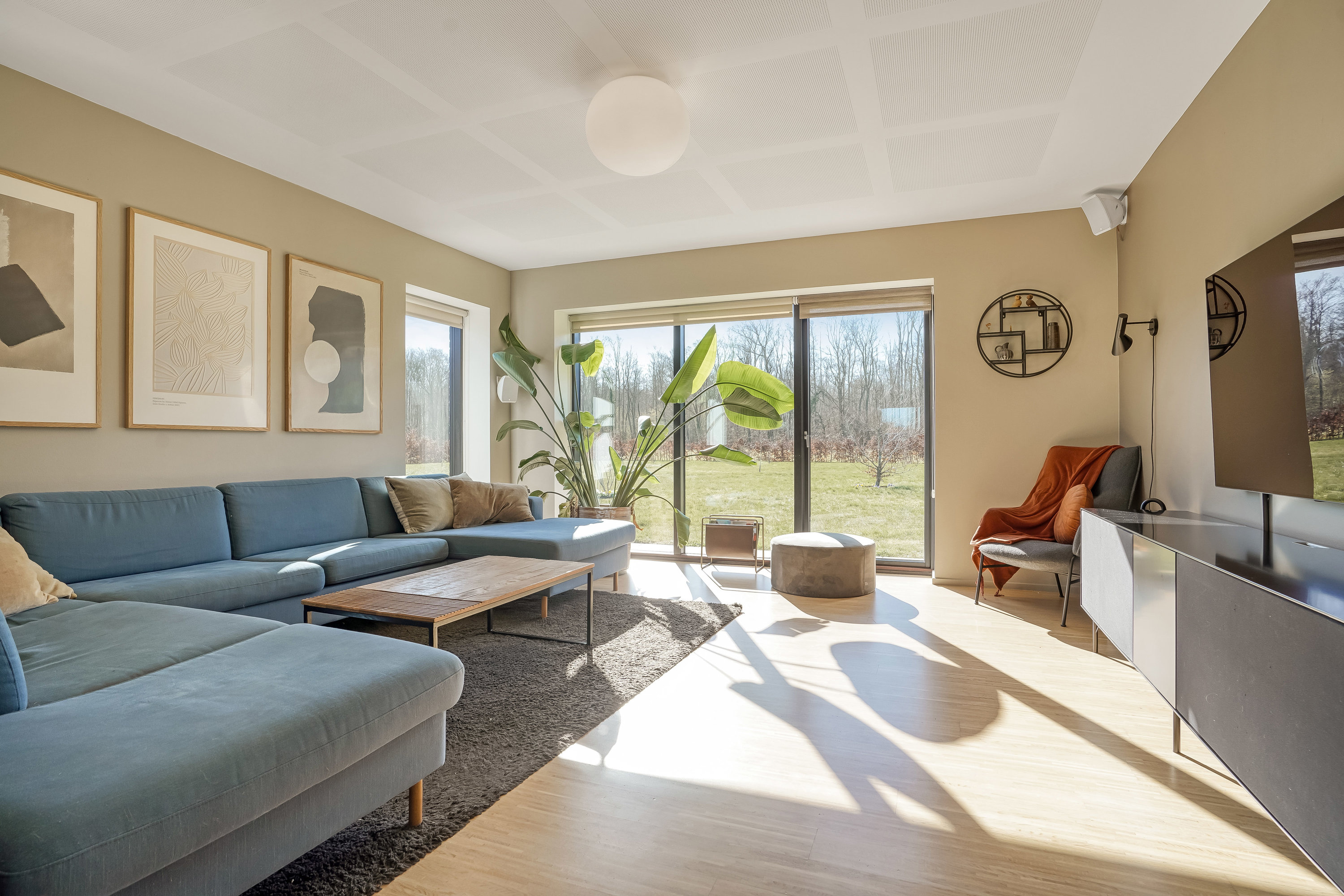 Fremhævet stue billede i fuldskærmstilstand. Billede af Møllehøjvej 101, Sønder Nærå, 5792 Årslev