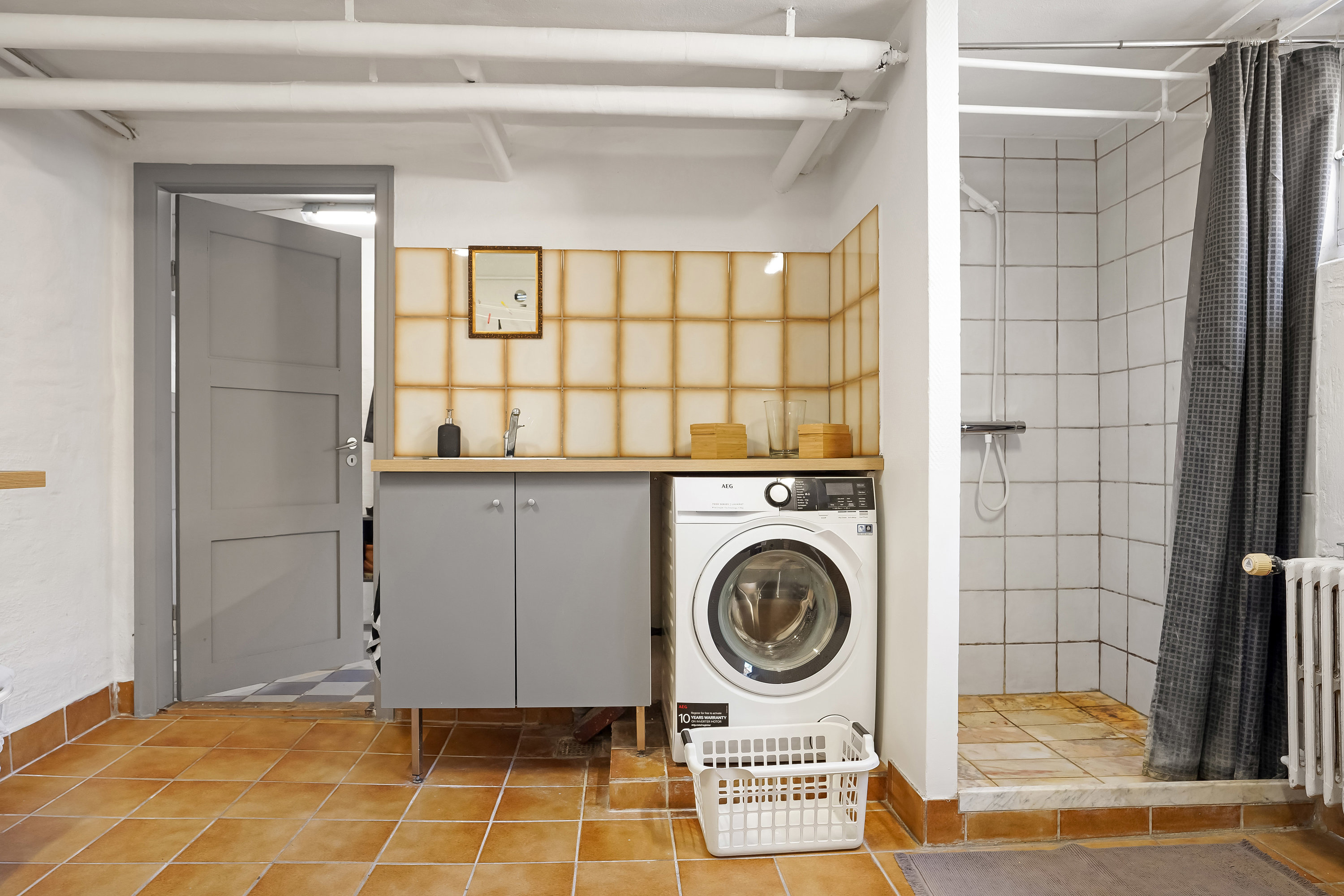 Fremhævet badeværelse billede i fuldskærmstilstand. Billede af Cederfeldsvej 11, 5230 Odense M