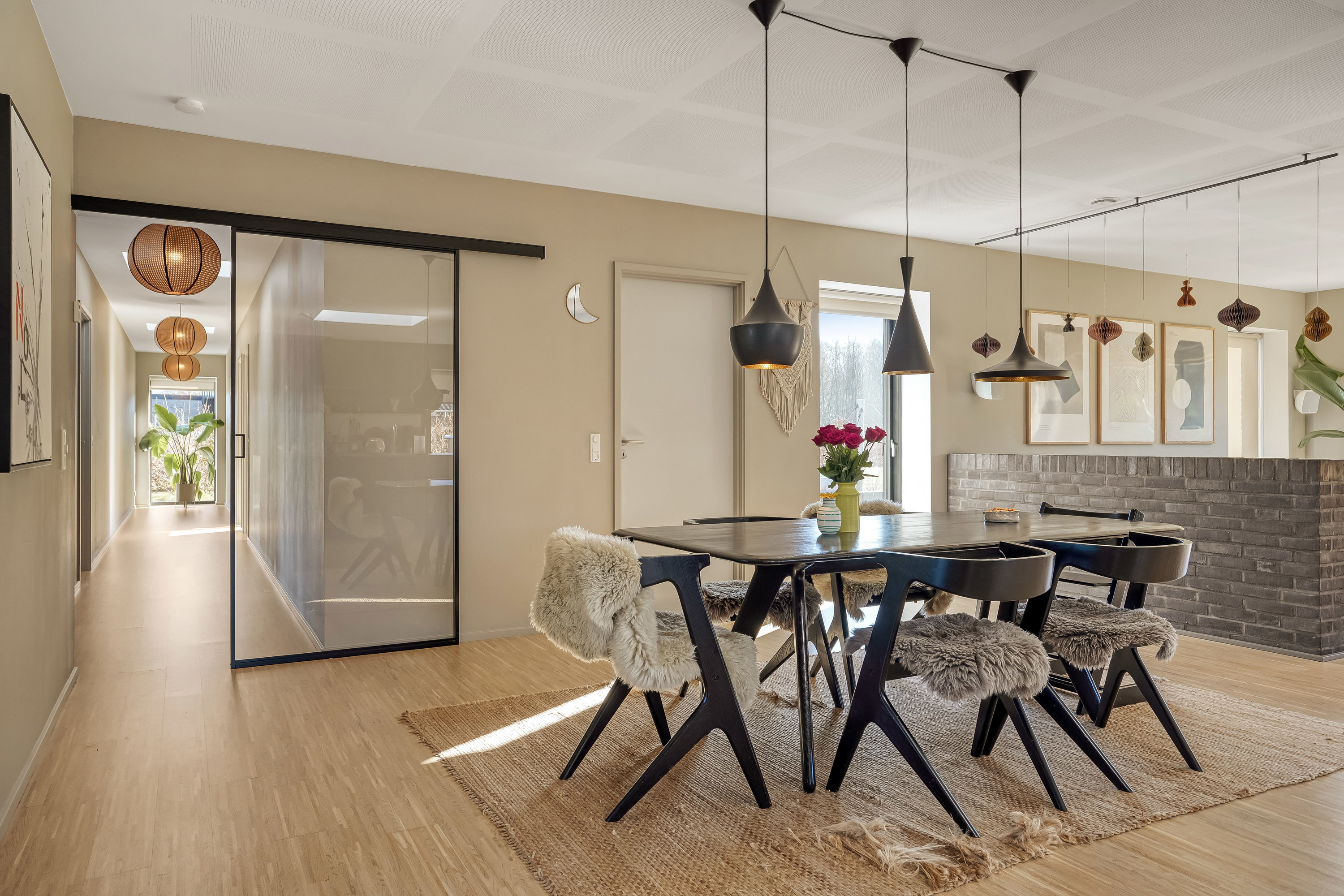 Fremhævet stue billede i fuldskærmstilstand. Billede af Møllehøjvej 101, Sønder Nærå, 5792 Årslev