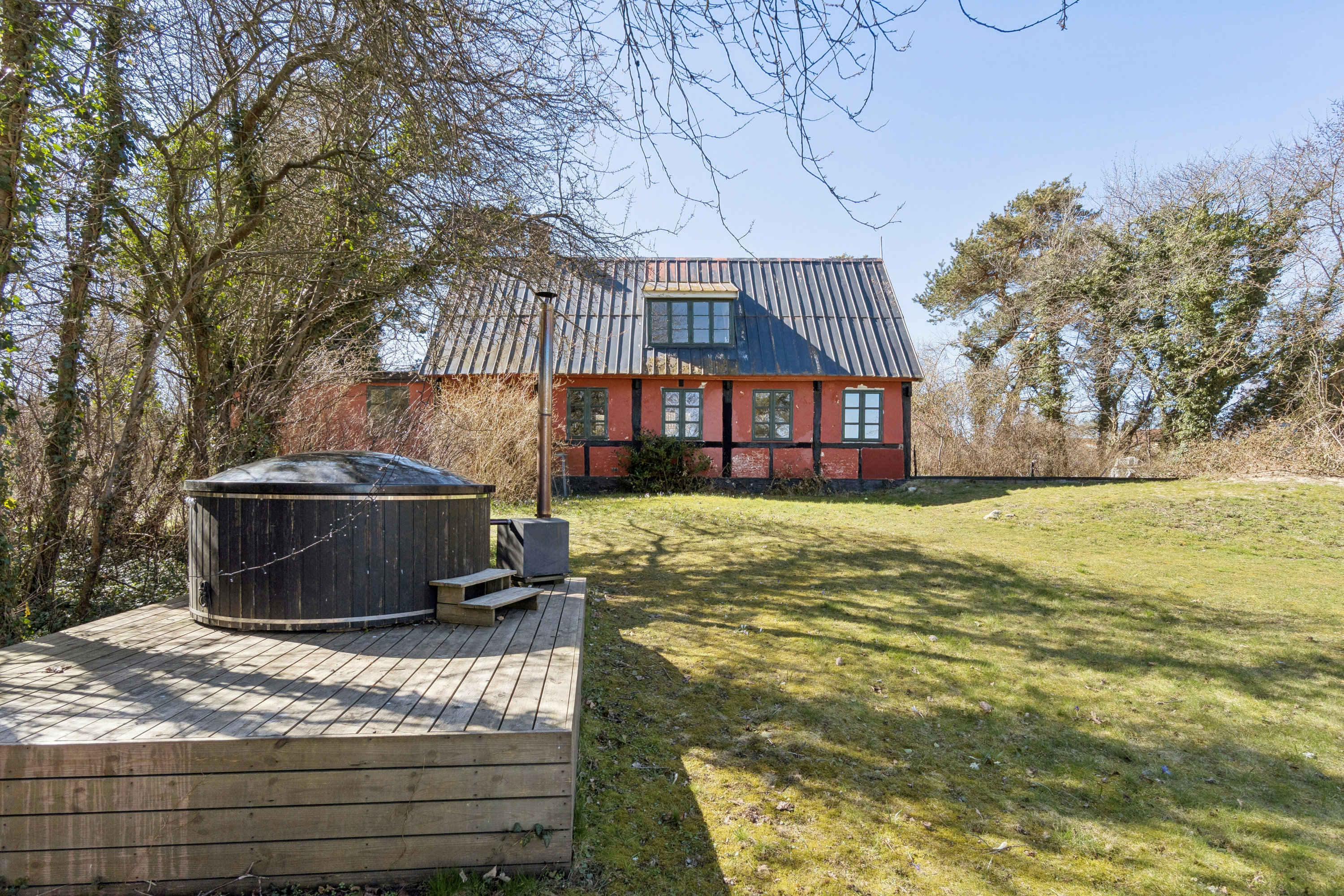 Fremhævet set fra haven billede i fuldskærmstilstand. Billede af Bøjerenden 7, Snogebæk, 3730 Nexø