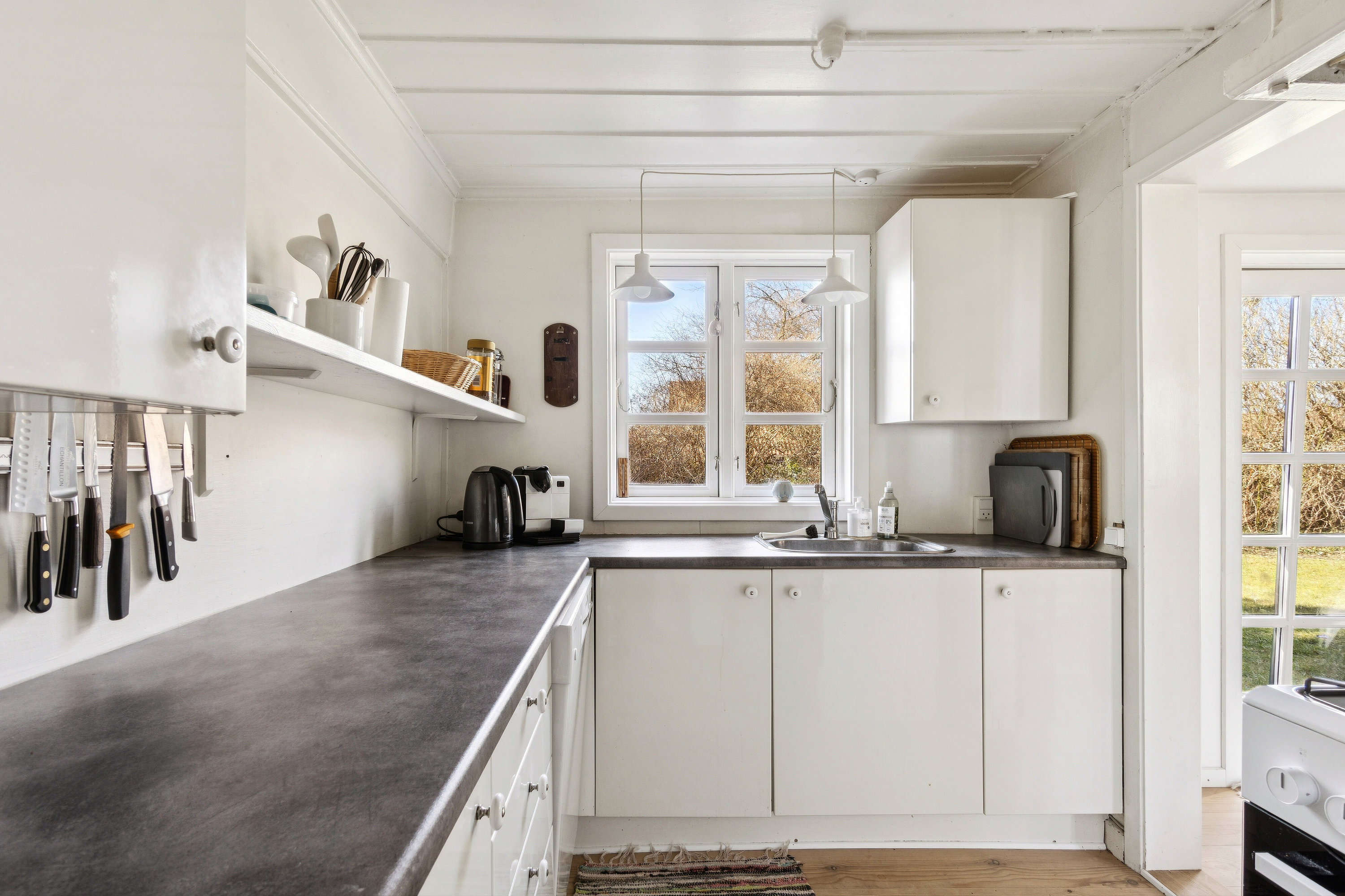 Fremhævet køkken billede i fuldskærmstilstand. Billede af Bøjerenden 7, Snogebæk, 3730 Nexø