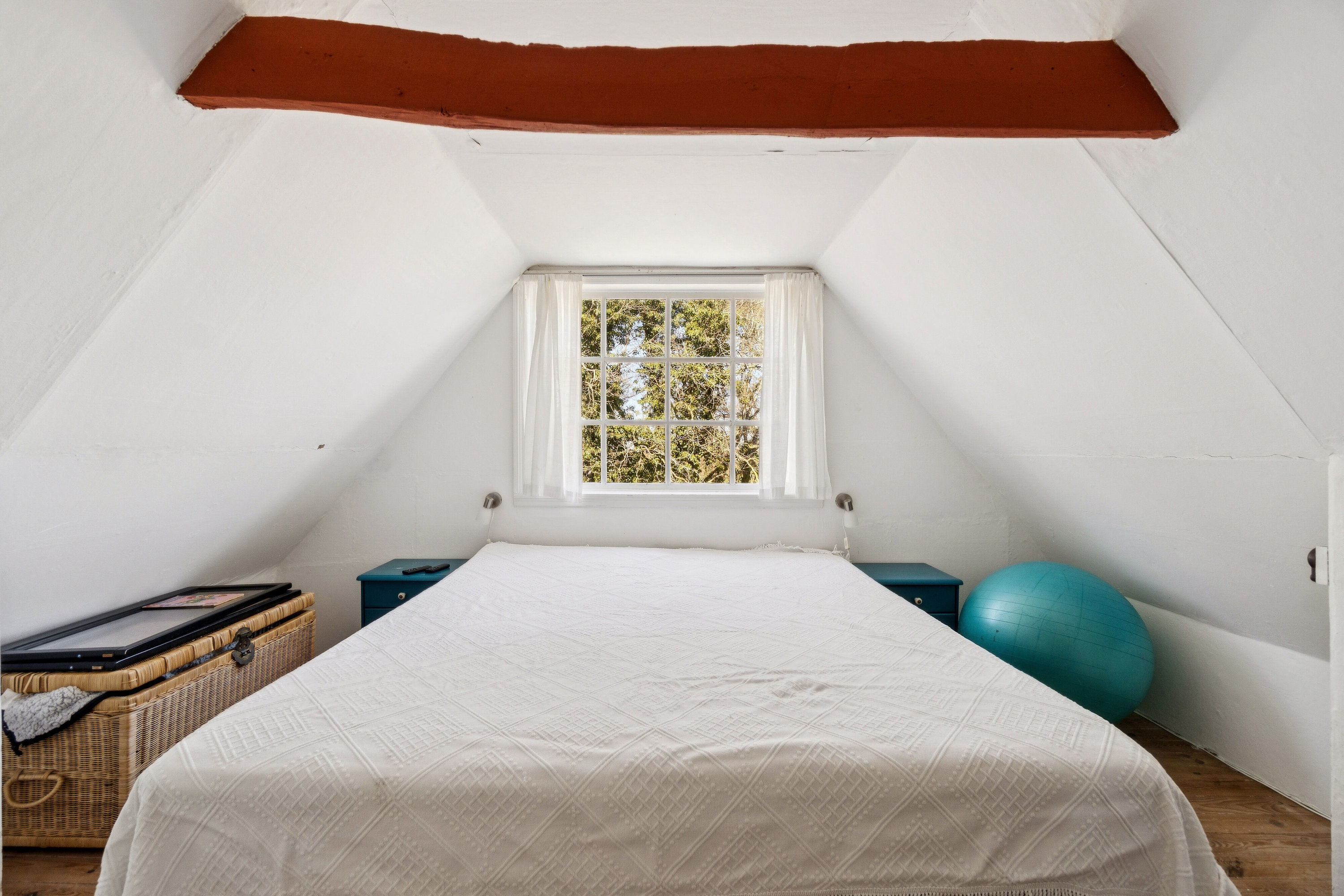 Fremhævet soveværelse billede i fuldskærmstilstand. Billede af Bøjerenden 7, Snogebæk, 3730 Nexø