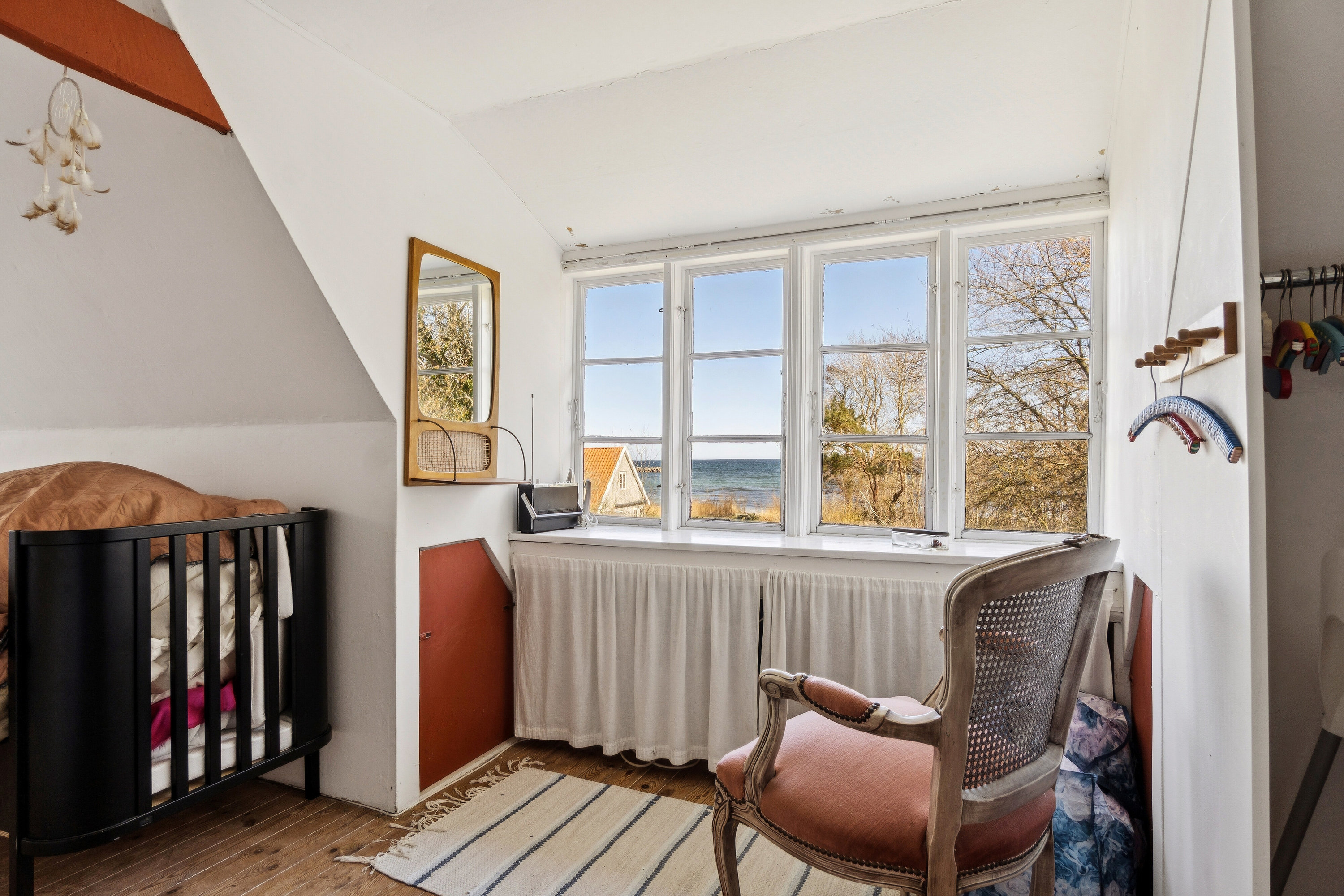 Fremhævet indendørs billede i fuldskærmstilstand. Billede af Bøjerenden 7, Snogebæk, 3730 Nexø