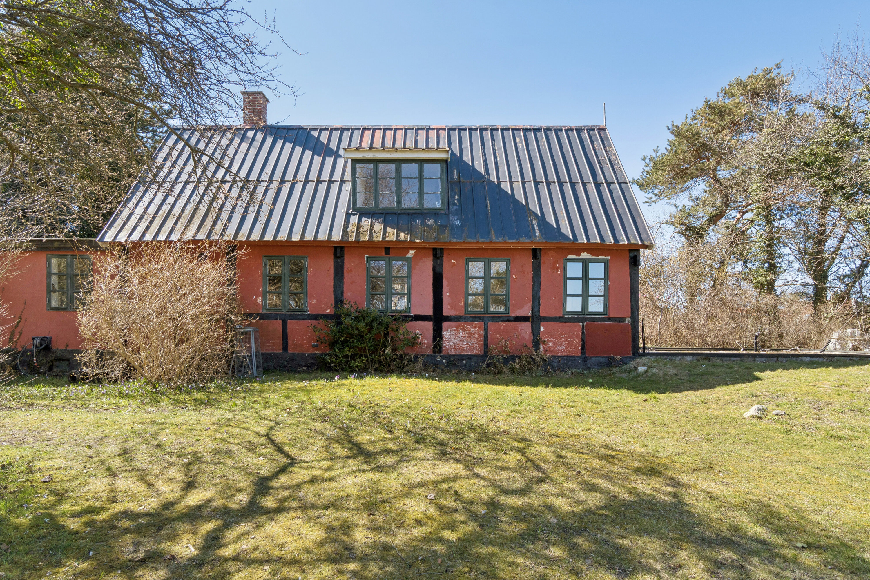 Fremhævet set fra haven billede i fuldskærmstilstand. Billede af Bøjerenden 7, Snogebæk, 3730 Nexø