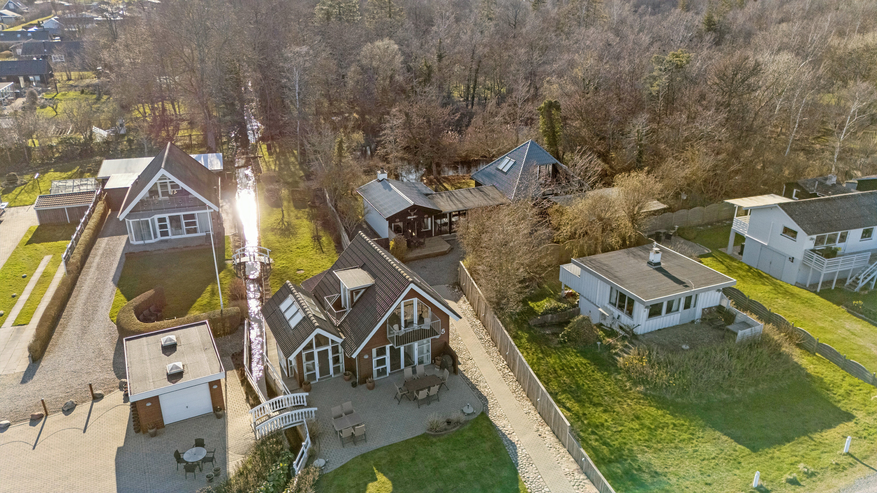 Fremhævet luftfoto billede i fuldskærmstilstand. Billede af Kystvej 7, Maemosen, 5871 Frørup