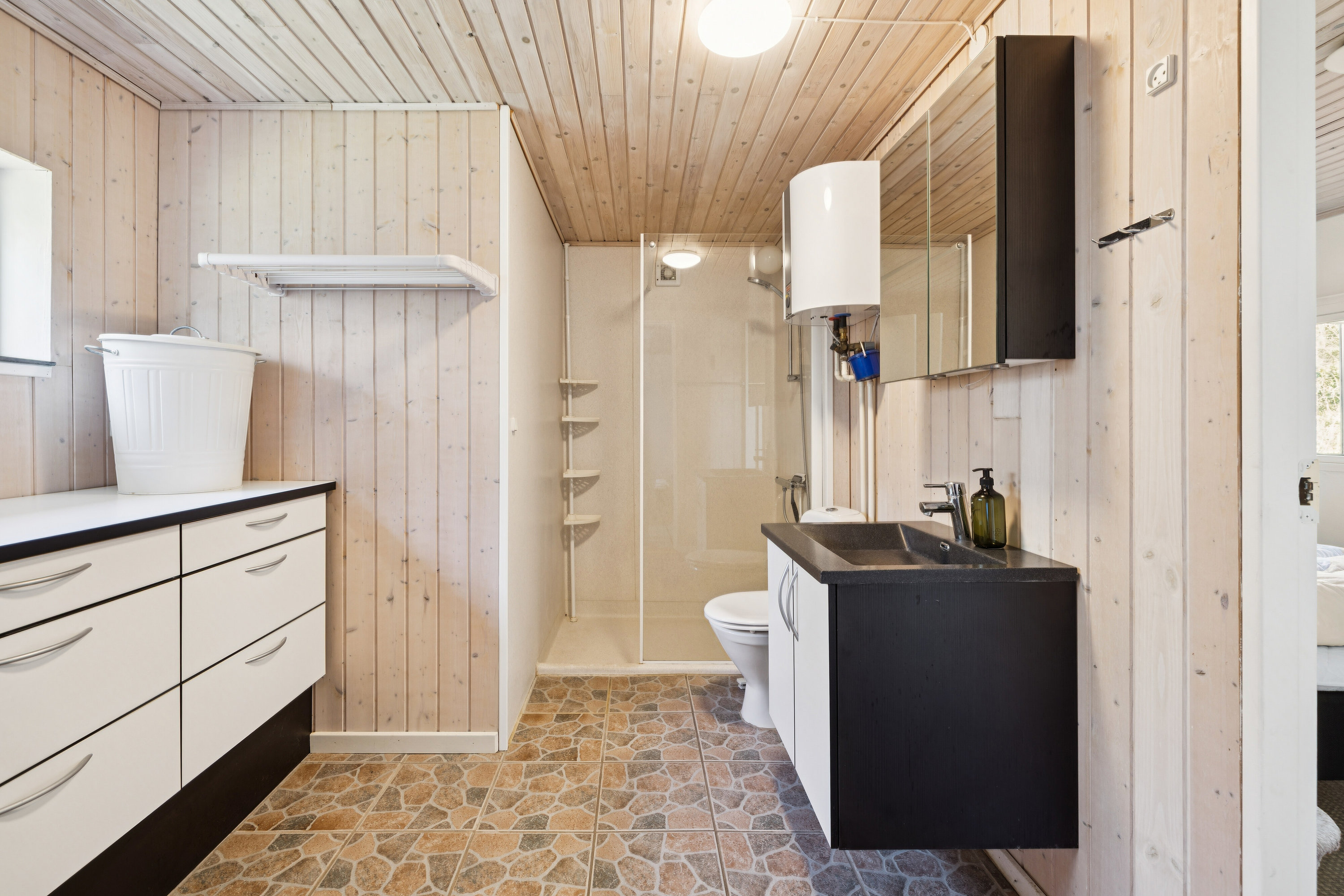 Fremhævet badeværelse billede i fuldskærmstilstand. Billede af Kystvej 7, Maemosen, 5871 Frørup