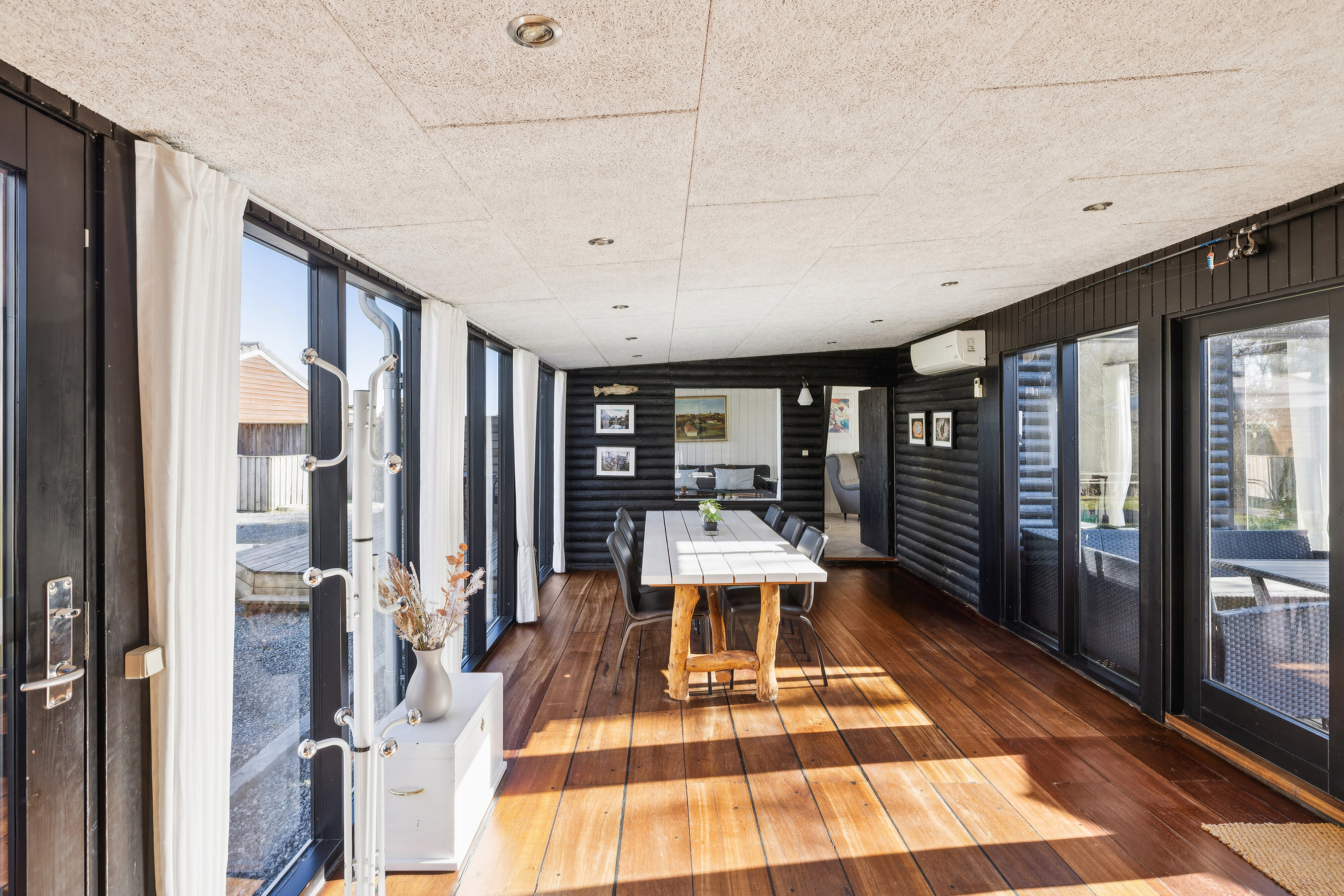 Fremhævet spisestue billede i fuldskærmstilstand. Billede af Kystvej 7, Maemosen, 5871 Frørup