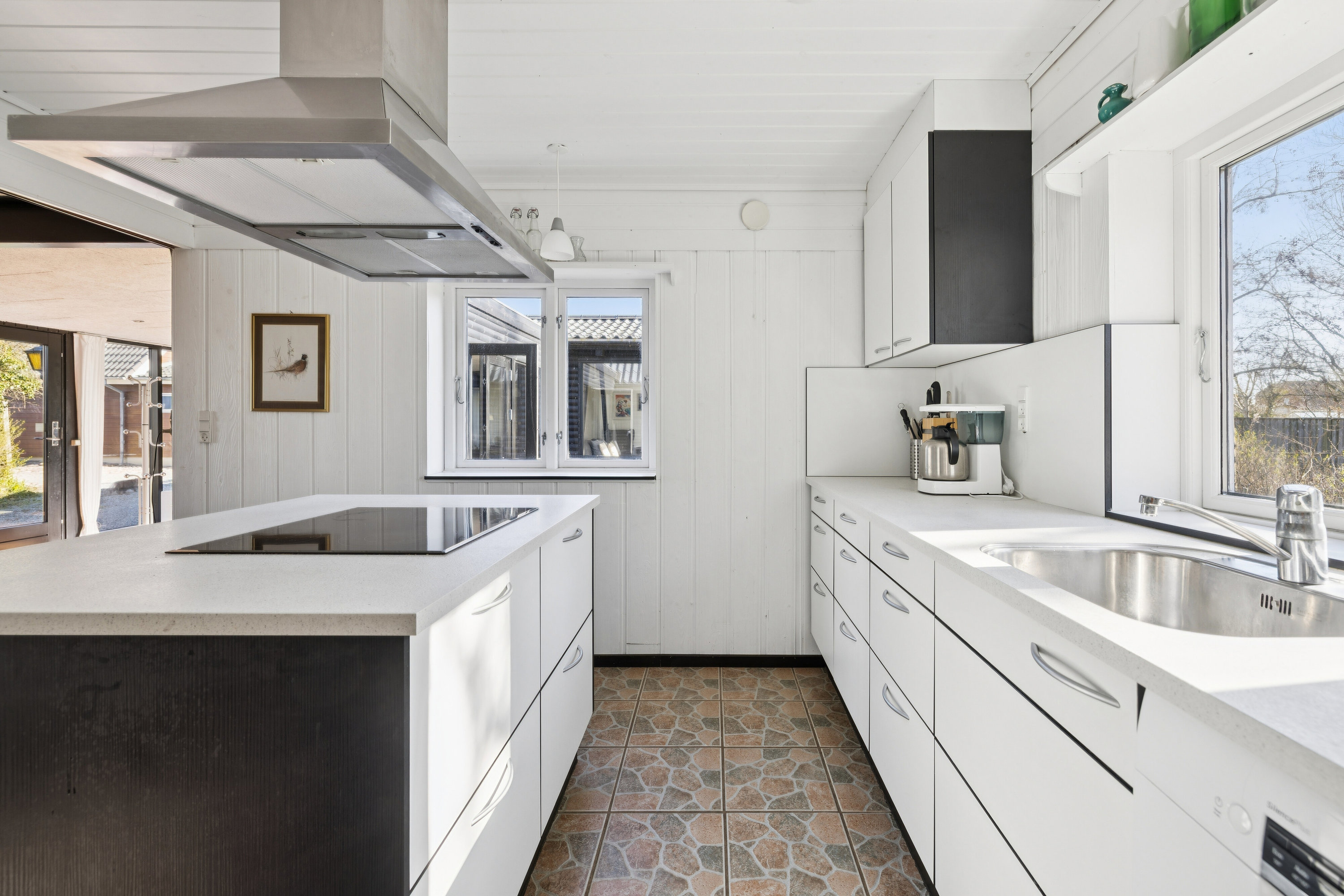 Fremhævet køkken billede i fuldskærmstilstand. Billede af Kystvej 7, Maemosen, 5871 Frørup