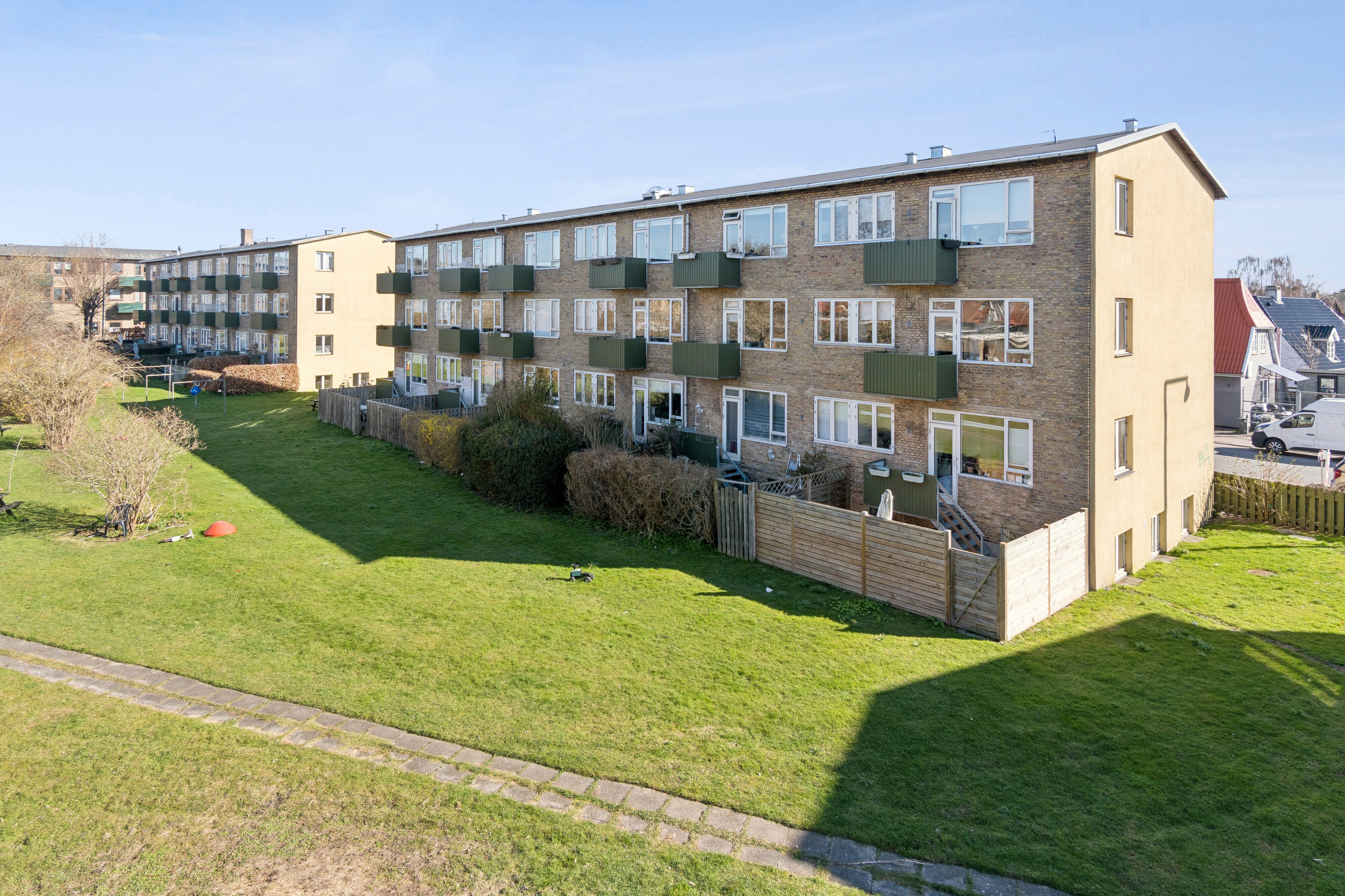 Fremhævet set fra haven billede i fuldskærmstilstand. Billede af Hvidovrevej 8, 1. tv., 2610 Rødovre