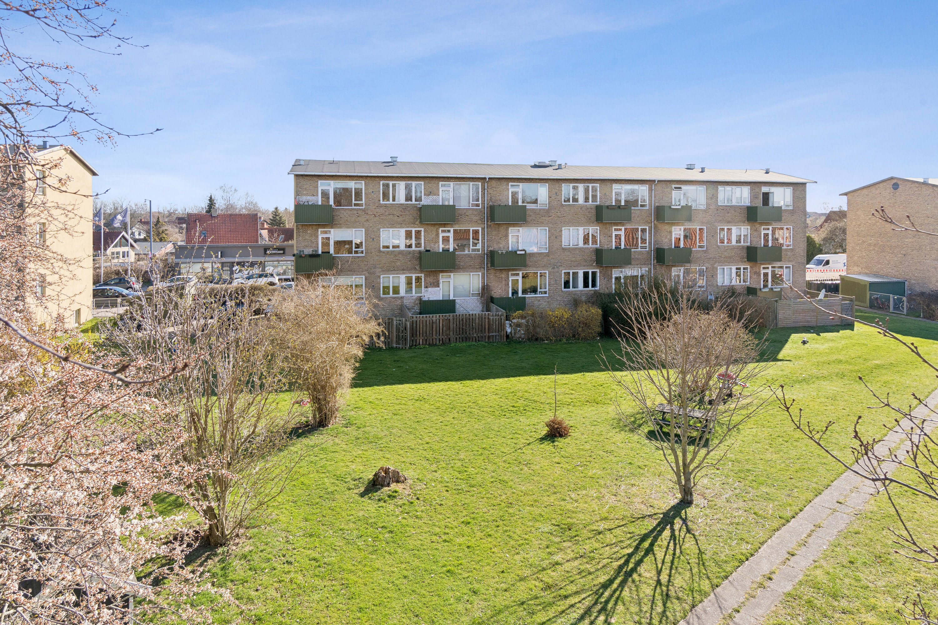 Fremhævet set fra haven billede i fuldskærmstilstand. Billede af Hvidovrevej 8, 1. tv., 2610 Rødovre