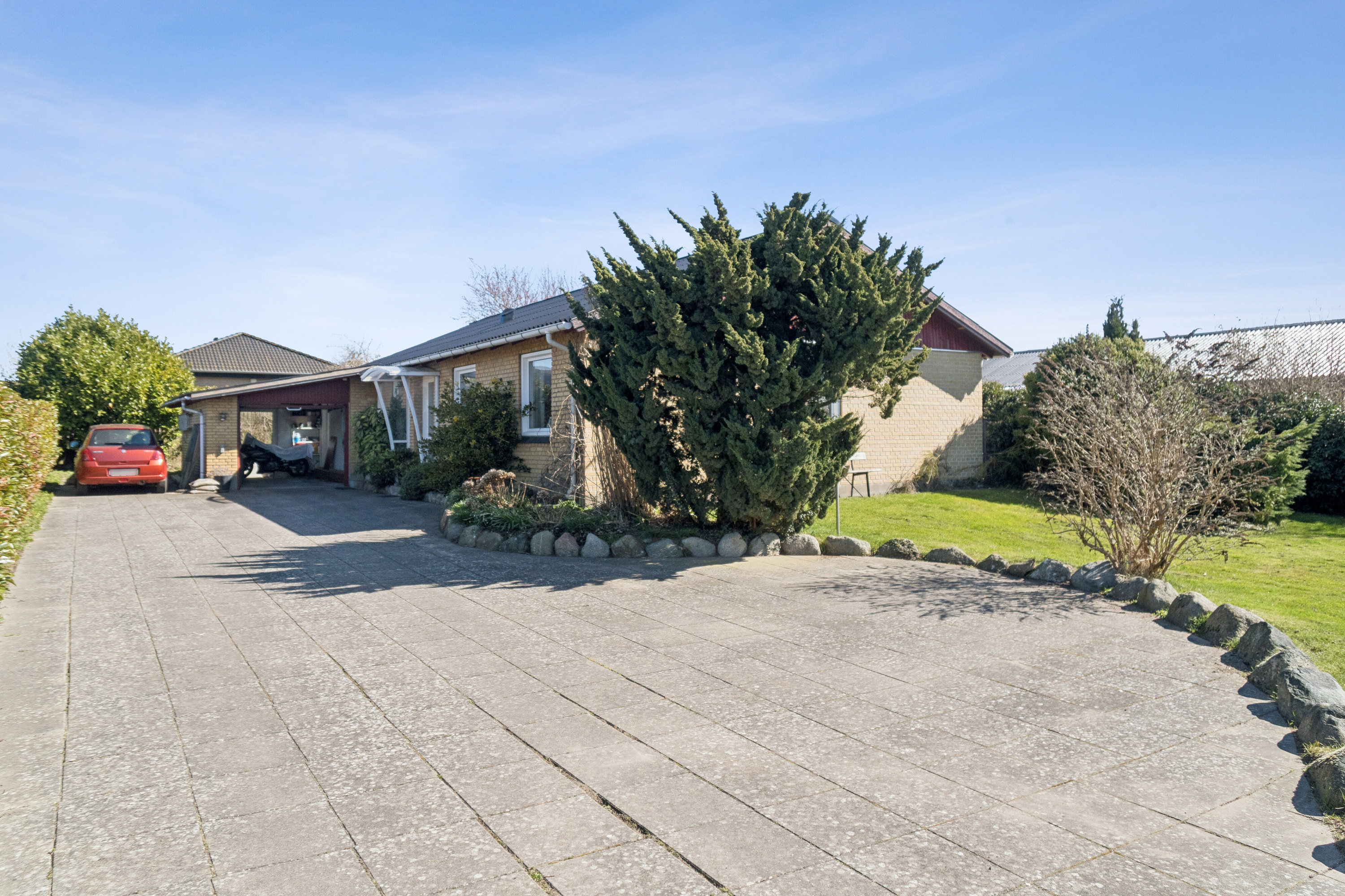 Fremhævet set fra vejen billede i fuldskærmstilstand. Billede af Kærmyssevej 11, Kregme, 3300 Frederiksværk