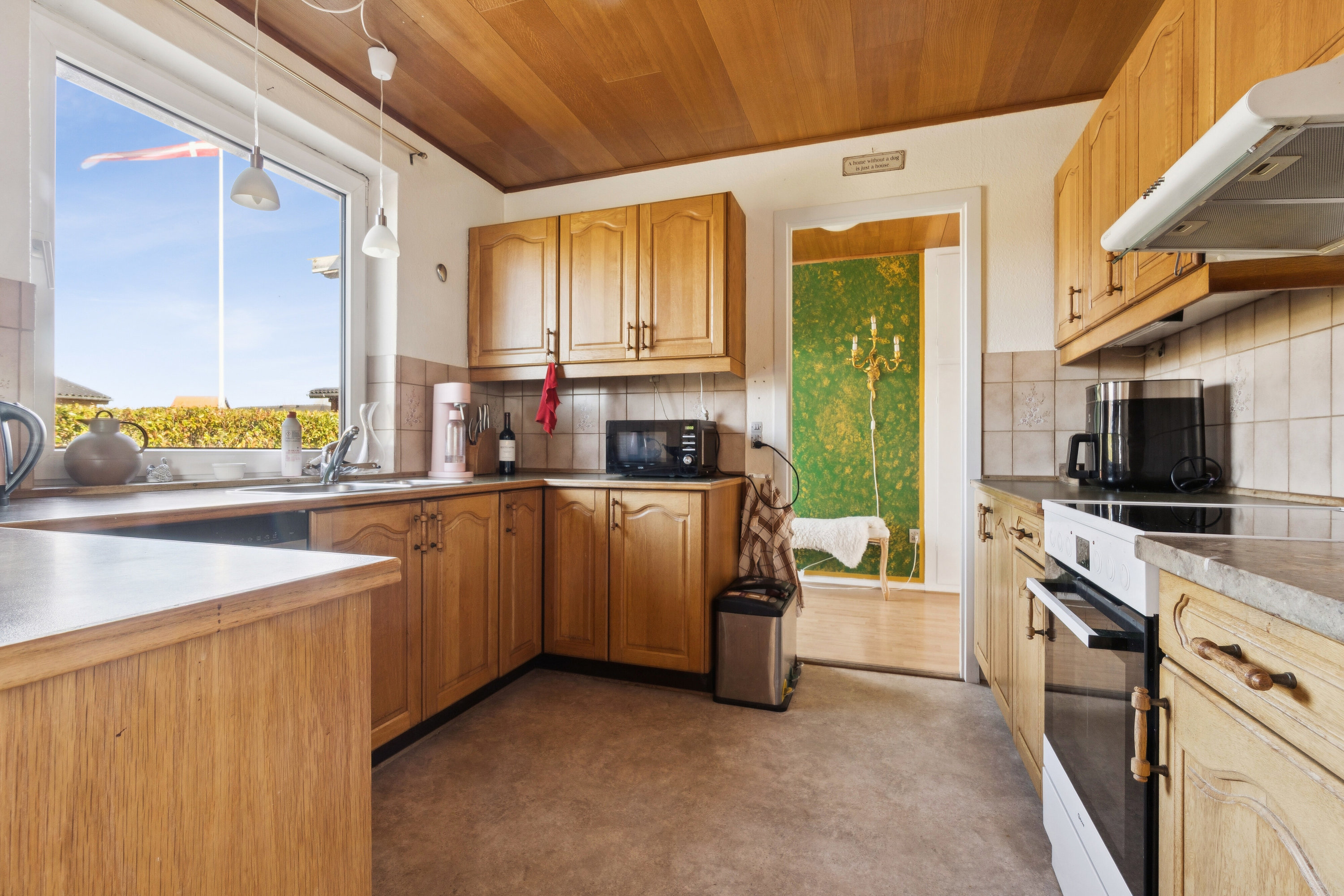 Fremhævet køkken billede i fuldskærmstilstand. Billede af Kærmyssevej 11, Kregme, 3300 Frederiksværk