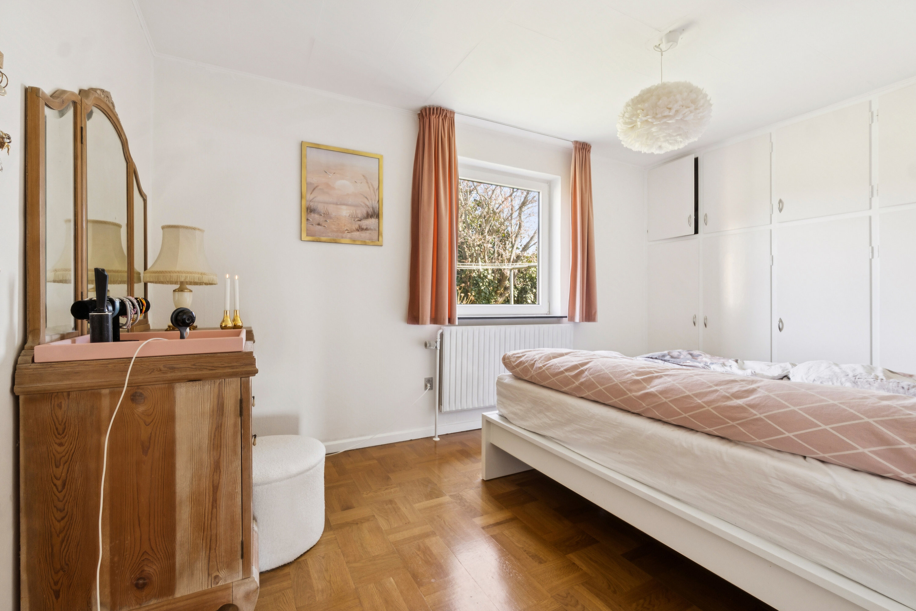 Fremhævet soveværelse billede i fuldskærmstilstand. Billede af Kærmyssevej 11, Kregme, 3300 Frederiksværk