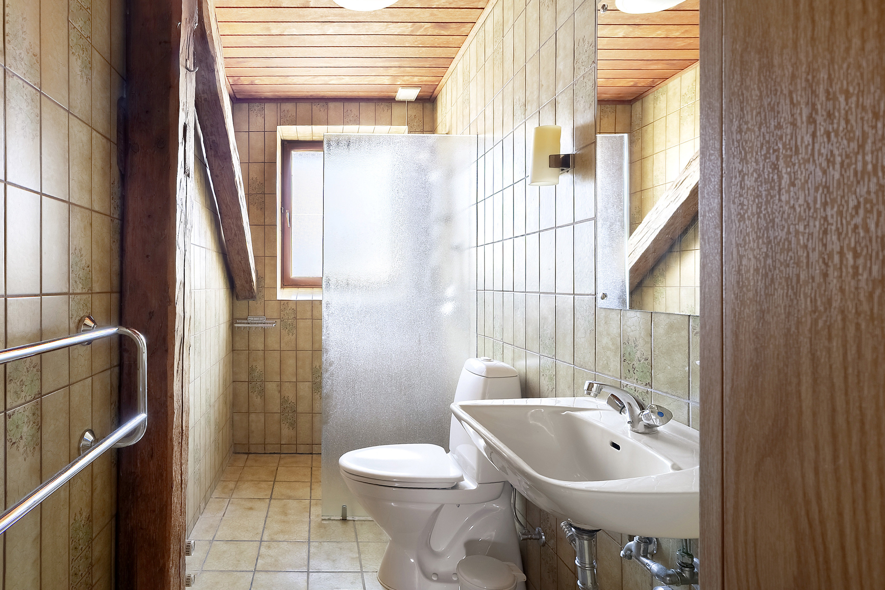 Fremhævet badeværelse billede i fuldskærmstilstand. Billede af Aarø 162, 6100 Haderslev