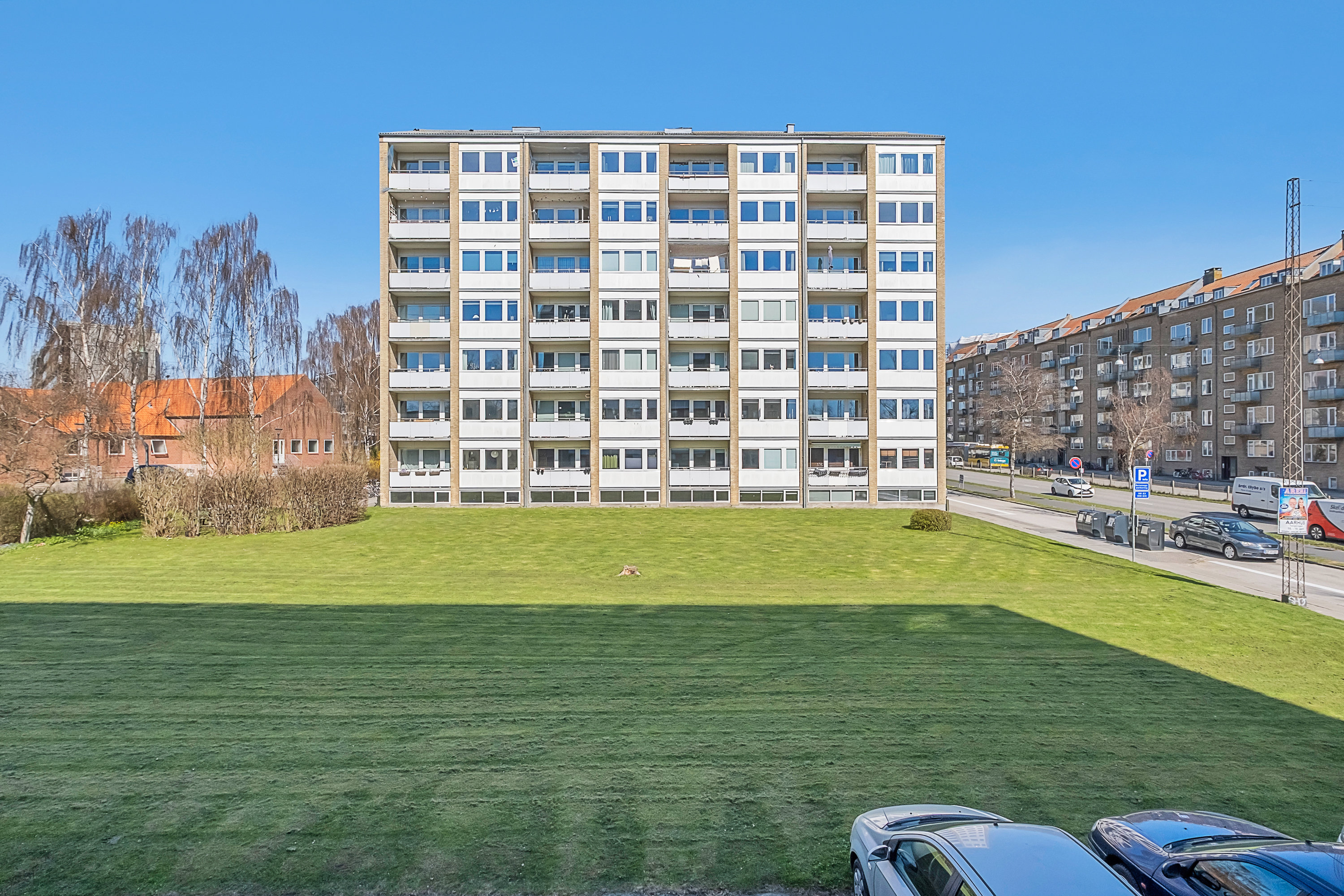 Fremhævet facade billede i fuldskærmstilstand. Billede af Skanderborgvej 40, 1. 1., 8000 Aarhus C