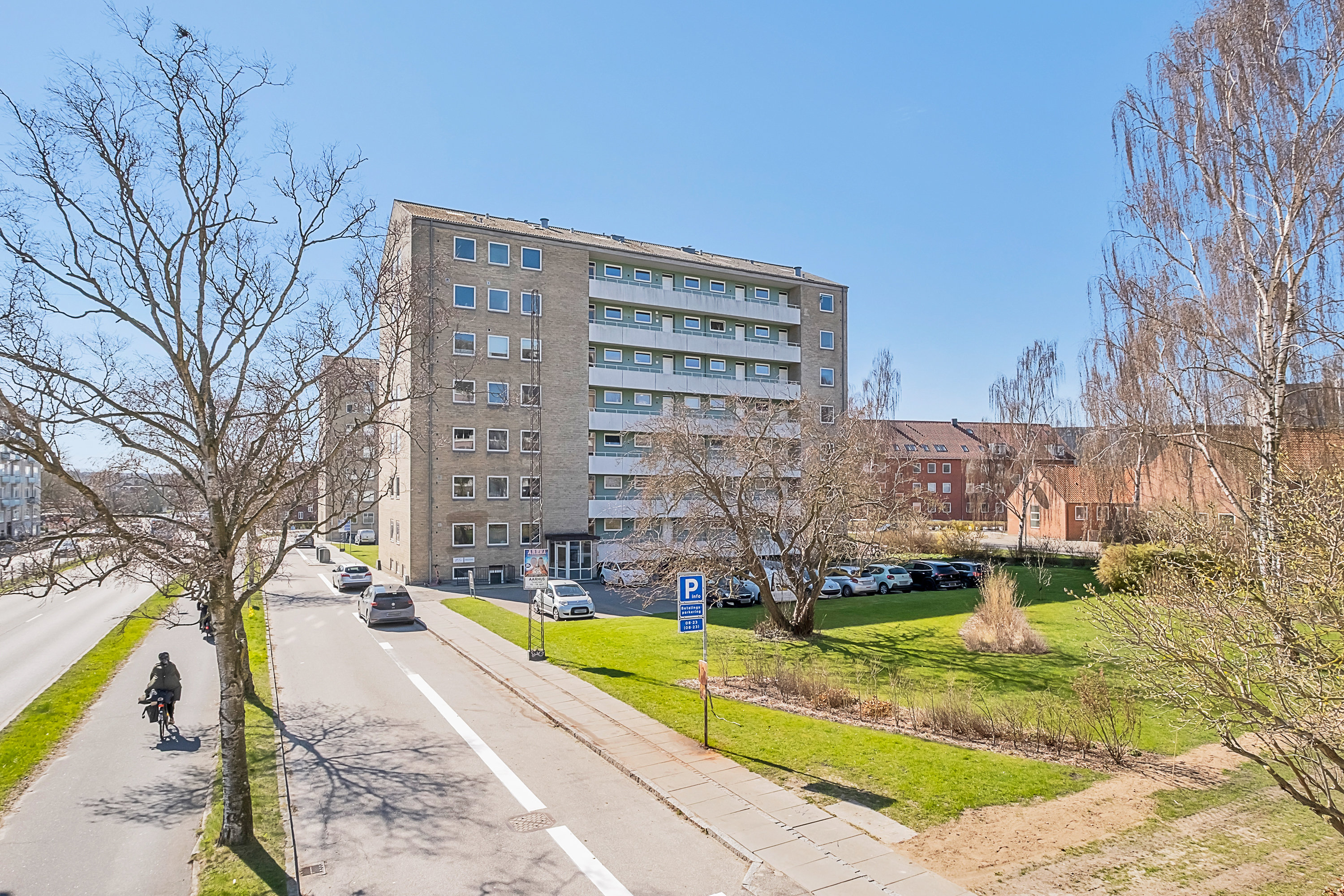 Fremhævet facade billede i fuldskærmstilstand. Billede af Skanderborgvej 40, 1. 1., 8000 Aarhus C