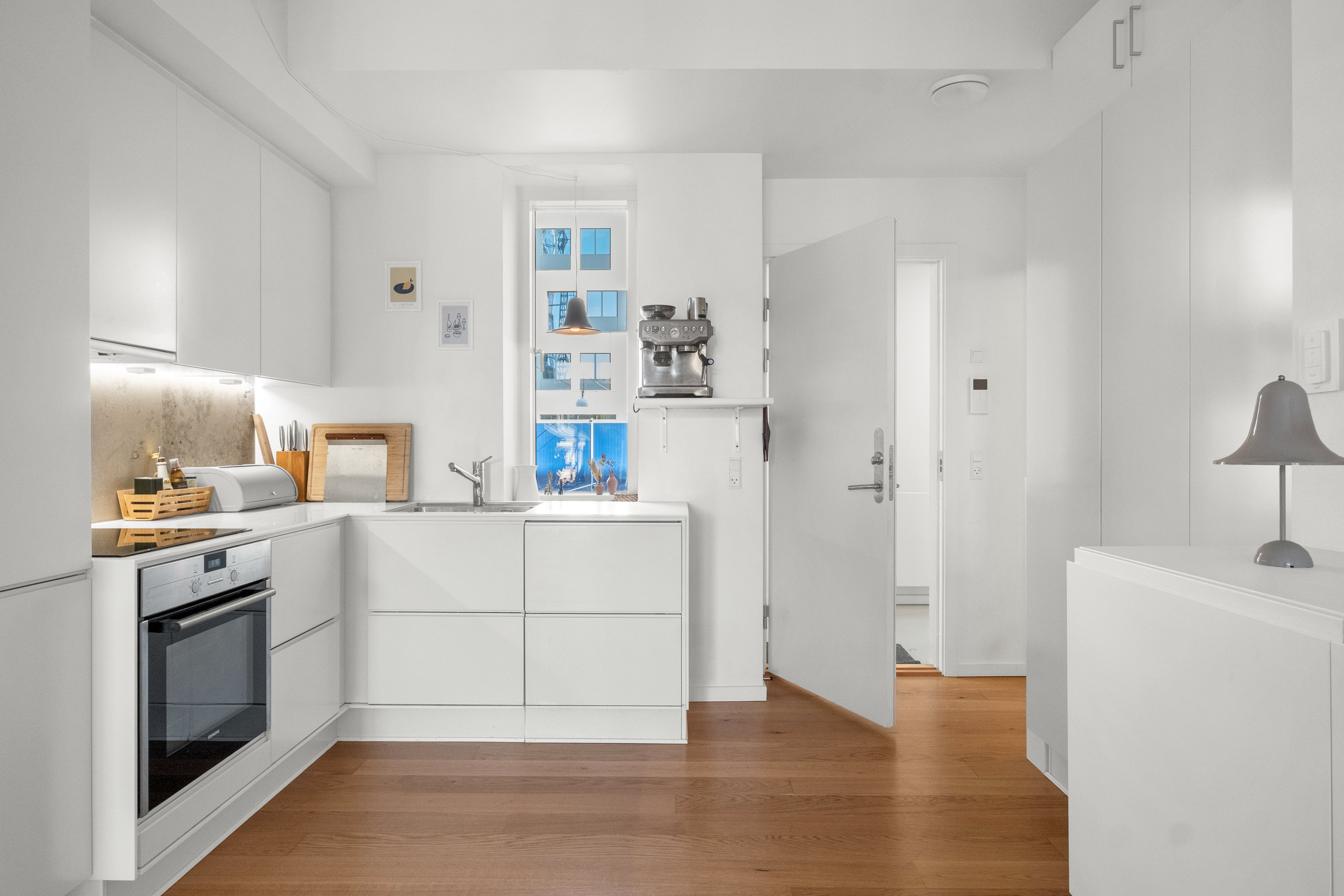 Fremhævet køkken billede i fuldskærmstilstand. Billede af Frederiks Plads 8, 1. 3., 8000 Aarhus C