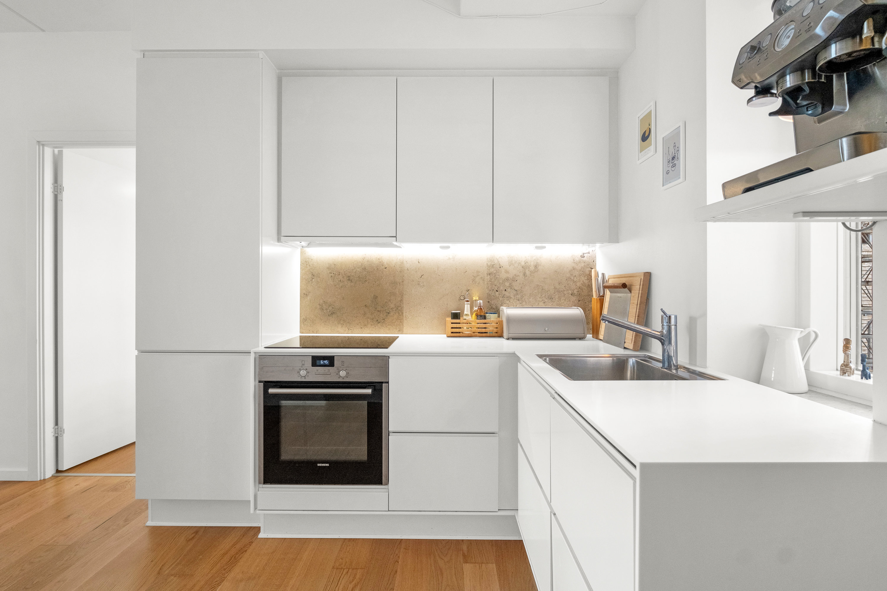 Fremhævet køkken billede i fuldskærmstilstand. Billede af Frederiks Plads 8, 1. 3., 8000 Aarhus C