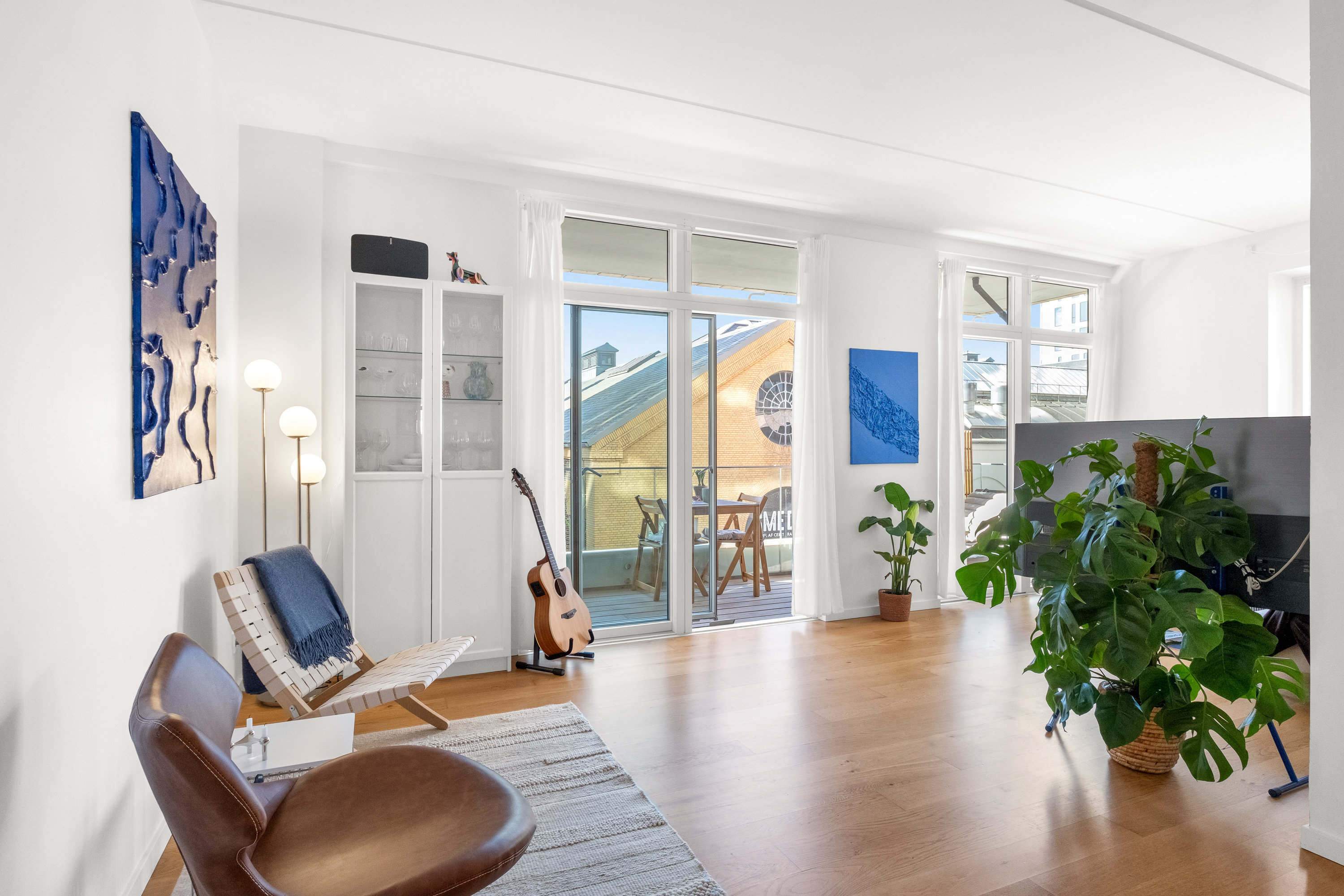 Fremhævet stue billede i fuldskærmstilstand. Billede af Frederiks Plads 8, 1. 3., 8000 Aarhus C