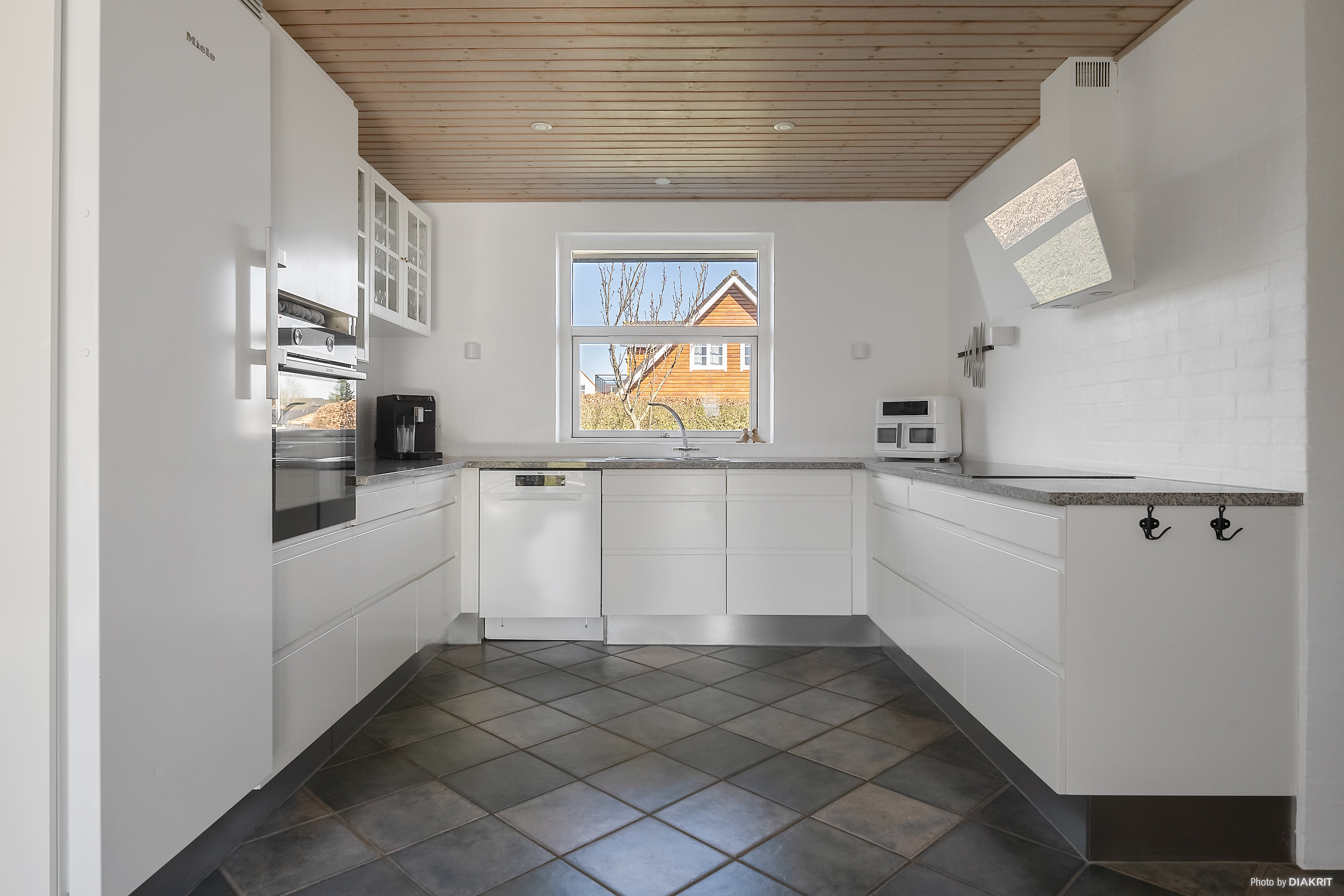 Fremhævet køkken billede i fuldskærmstilstand. Billede af Krabbes Ager 14, 8300 Odder