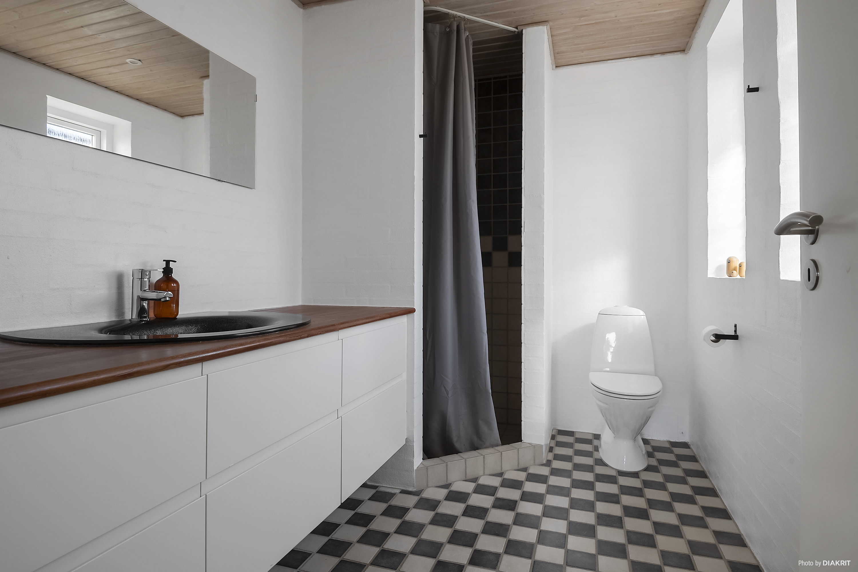 Fremhævet badeværelse billede i fuldskærmstilstand. Billede af Krabbes Ager 14, 8300 Odder