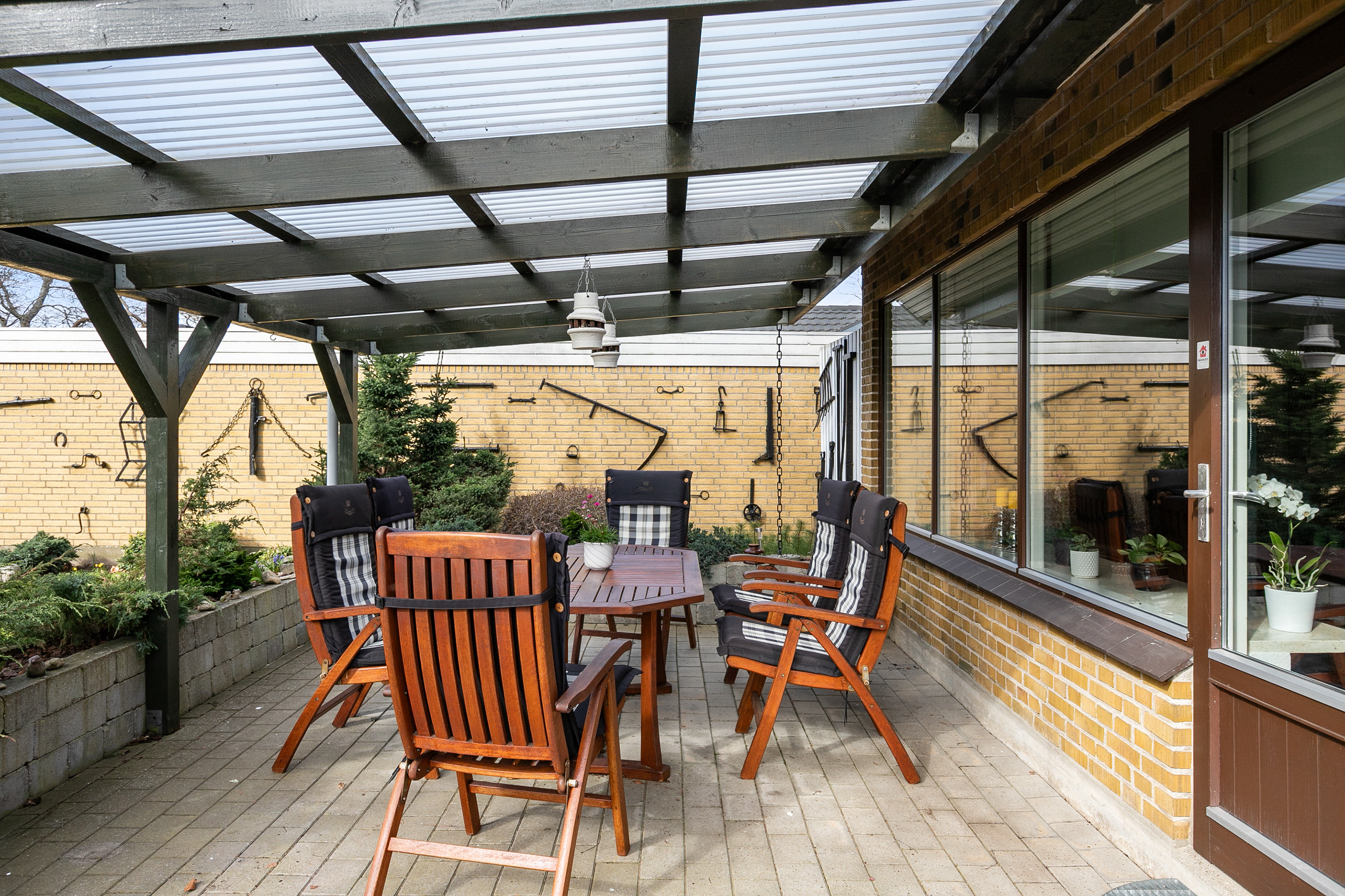 Fremhævet overdækket terrasse billede i fuldskærmstilstand. Billede af Forsytiavej 5, Serritslev, 9700 Brønderslev