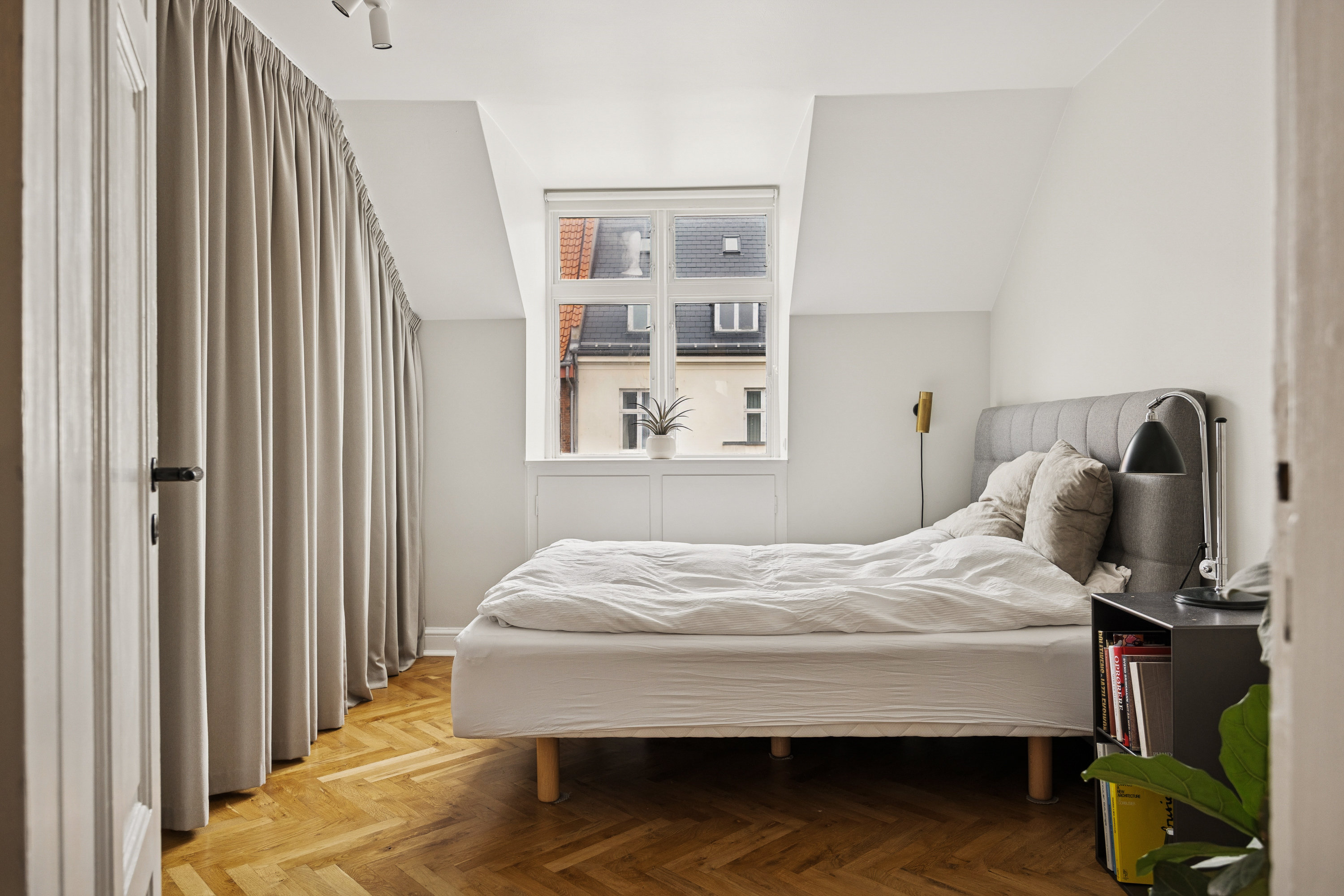 Fremhævet  billede i fuldskærmstilstand. Billede af Rosenørns Alle 65, 4. th., 1970 Frederiksberg C