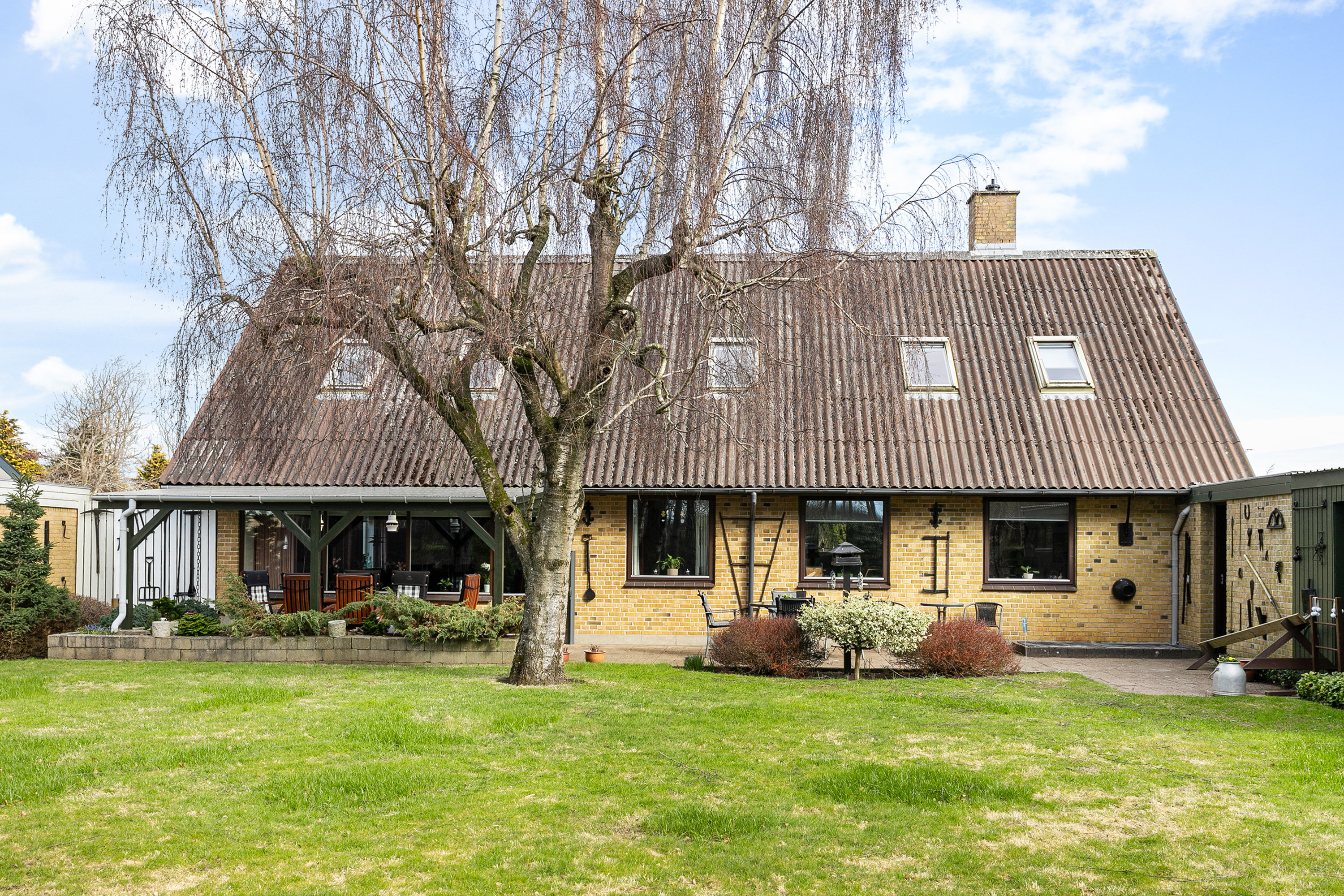 Fremhævet facade billede i fuldskærmstilstand. Billede af Forsytiavej 5, Serritslev, 9700 Brønderslev