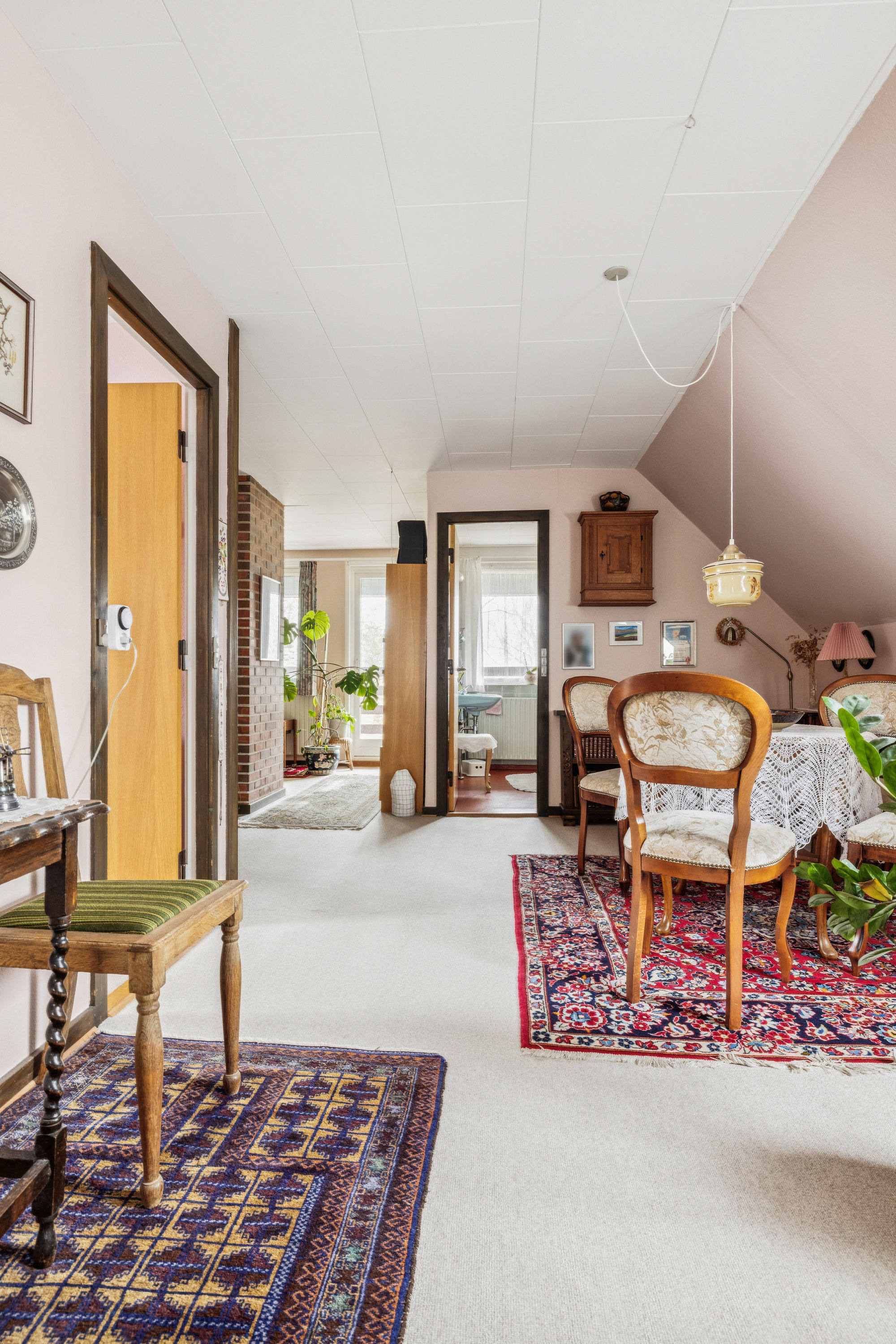 Fremhævet stue billede i fuldskærmstilstand. Billede af Kløvevej 26, Skørring, 8544 Mørke