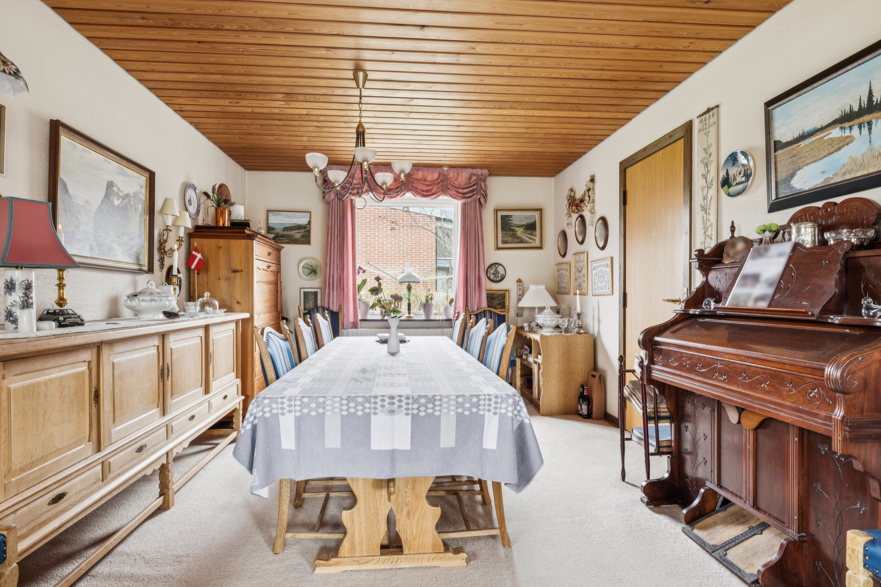 Fremhævet stue billede i fuldskærmstilstand. Billede af Kløvevej 26, Skørring, 8544 Mørke