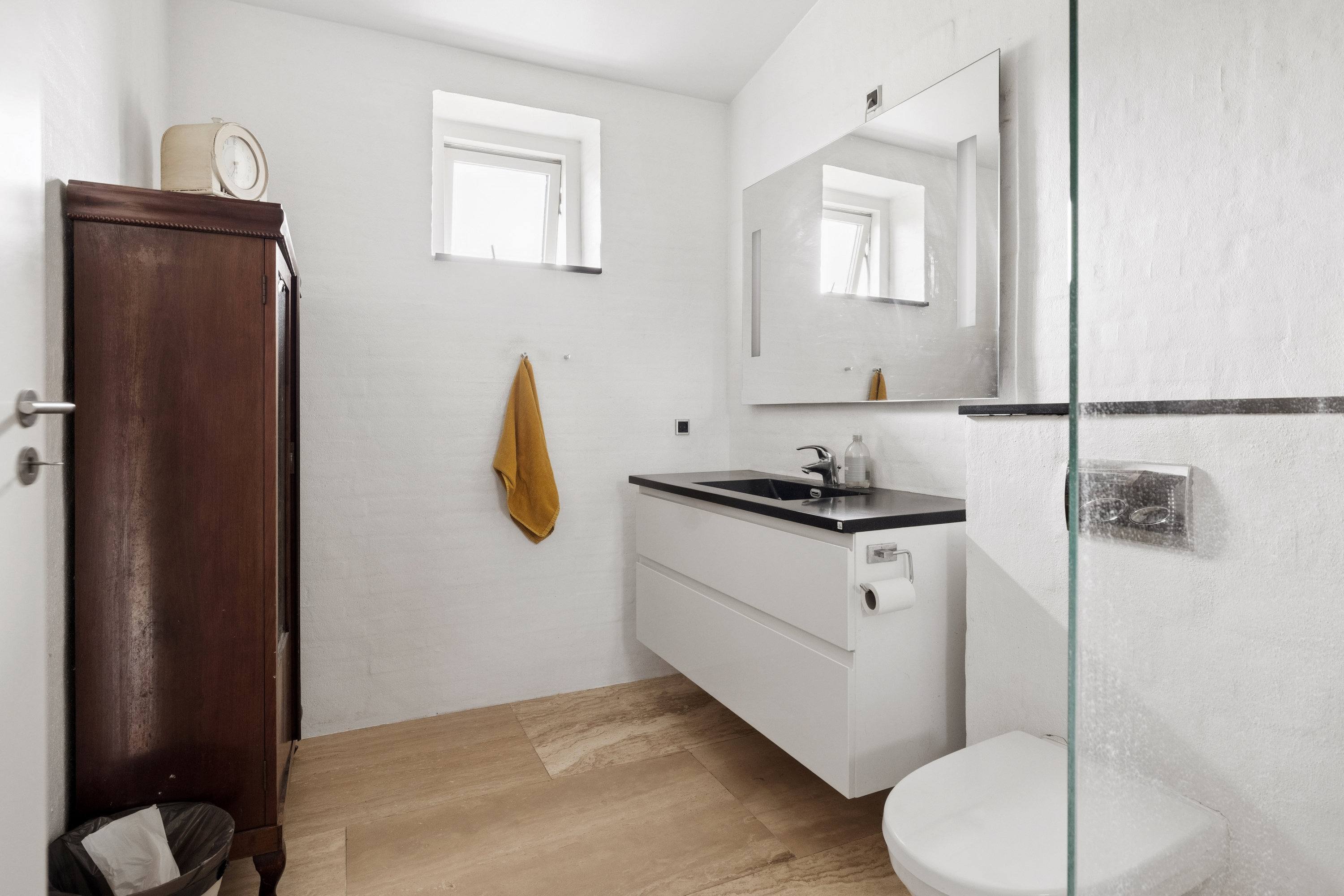 Fremhævet badeværelse billede i fuldskærmstilstand. Billede af Tyrrisvej 20A, Følle, 8410 Rønde