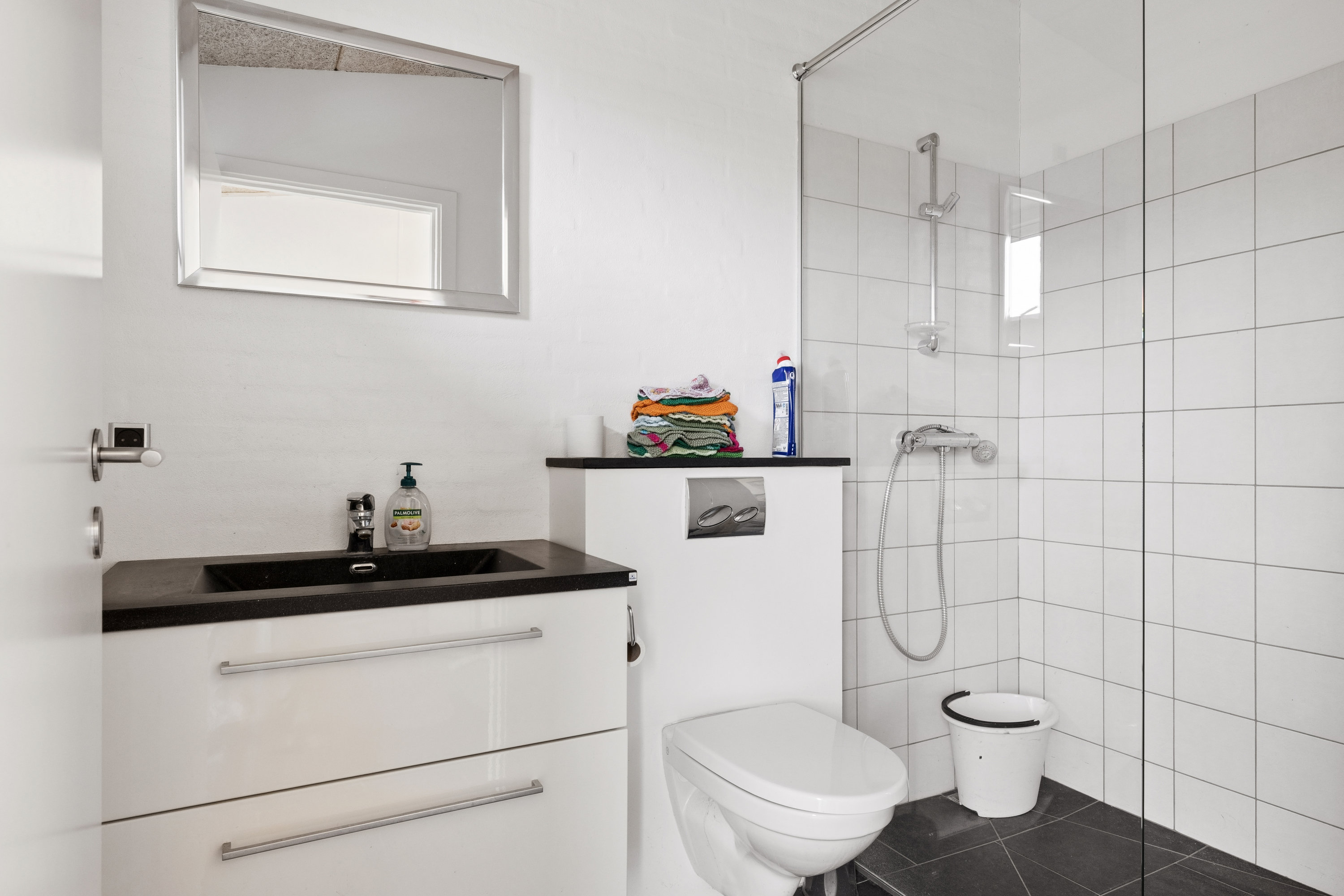 Fremhævet badeværelse billede i fuldskærmstilstand. Billede af Tyrrisvej 20A, Følle, 8410 Rønde