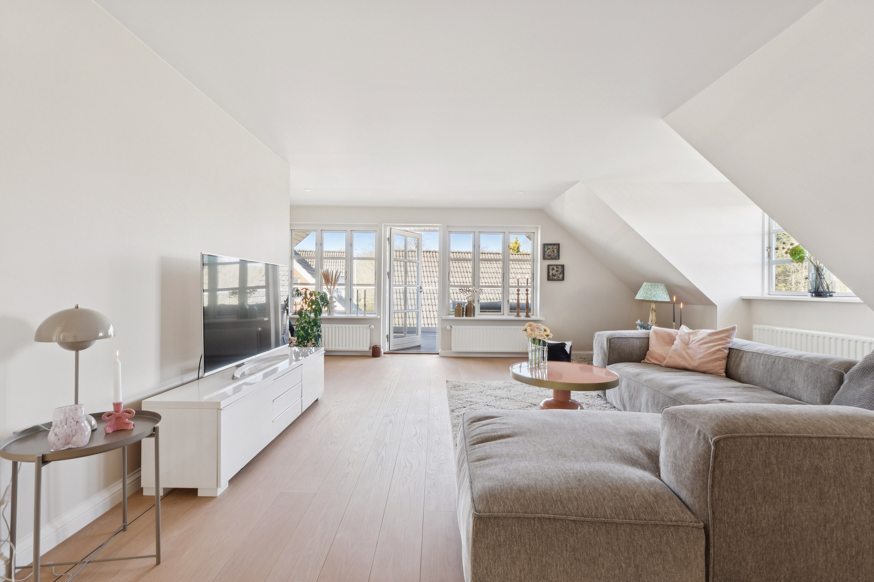 Fremhævet stue billede i fuldskærmstilstand. Billede af Stadionvænget 5, Nørre Søby, 5792 Årslev