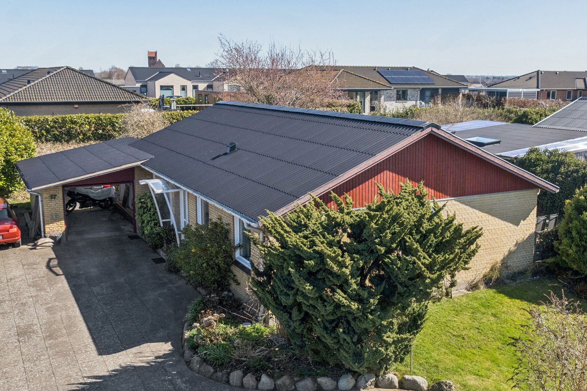 Fremhævet set fra vejen billede i fuldskærmstilstand. Billede af Kærmyssevej 11, Kregme, 3300 Frederiksværk