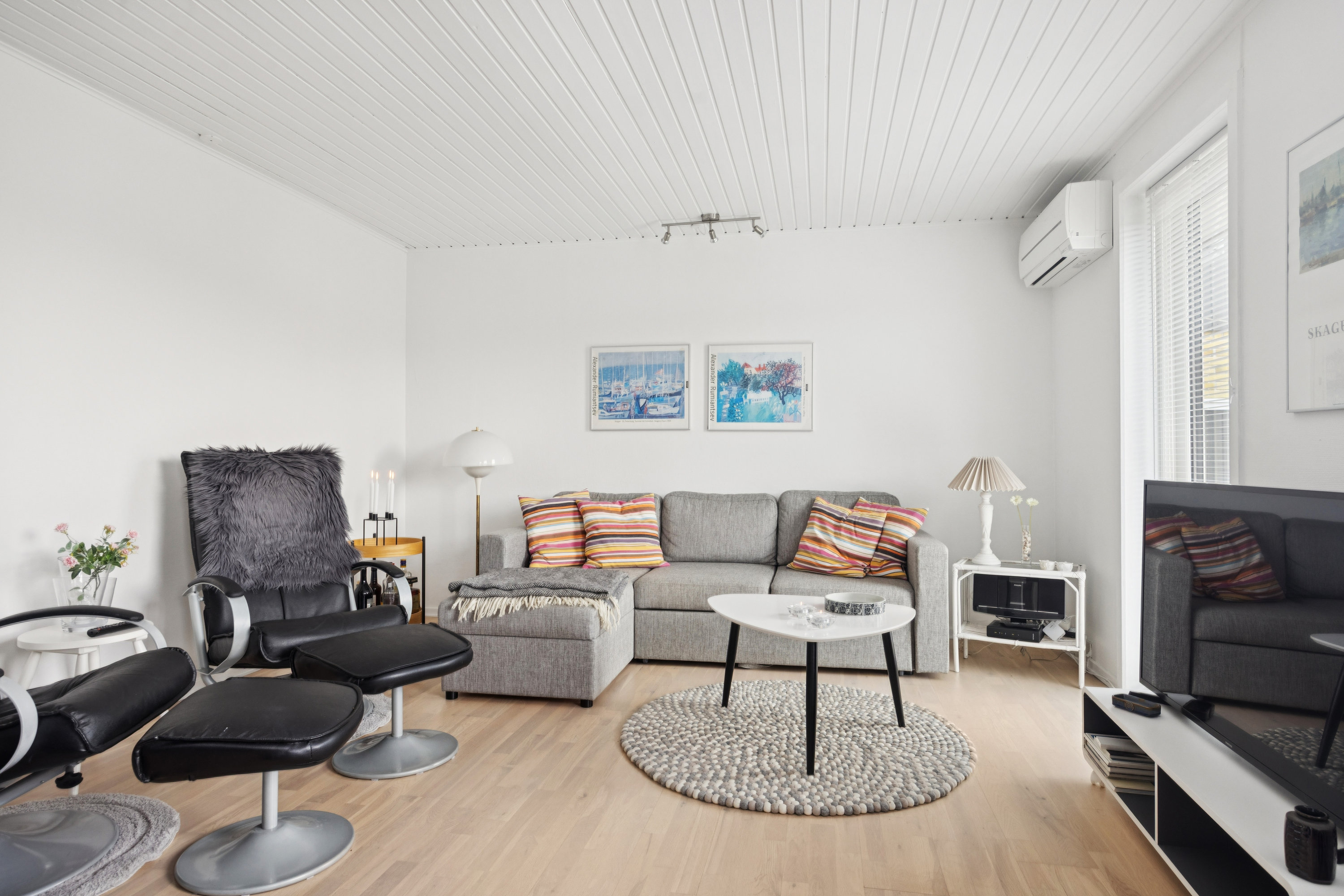 Fremhævet stue billede i fuldskærmstilstand. Billede af Hedevej 33, 9990 Skagen